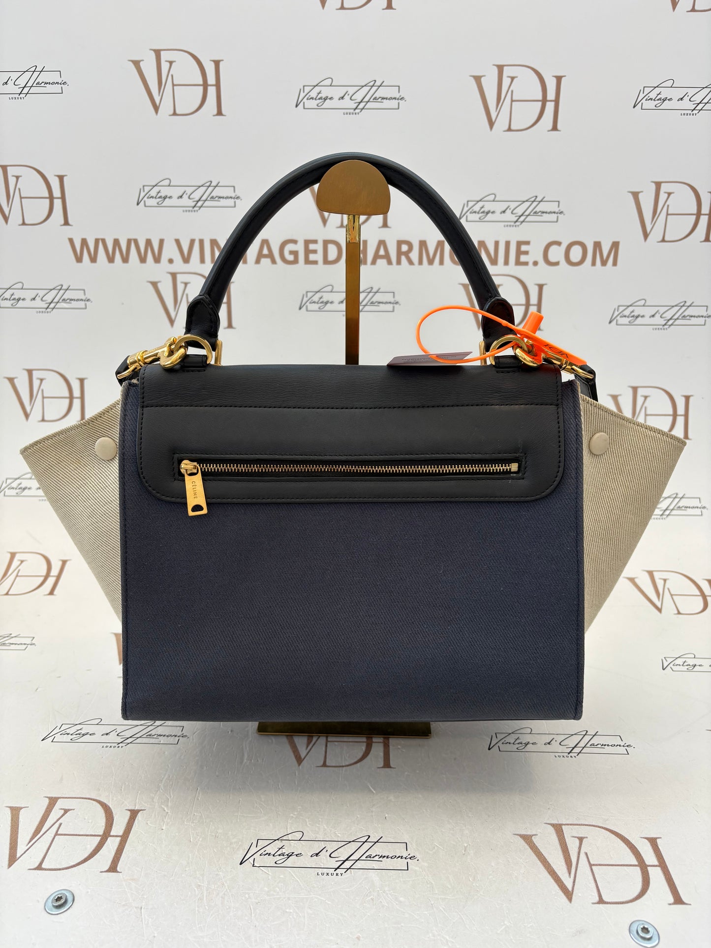 383730 - Céline Trapeze