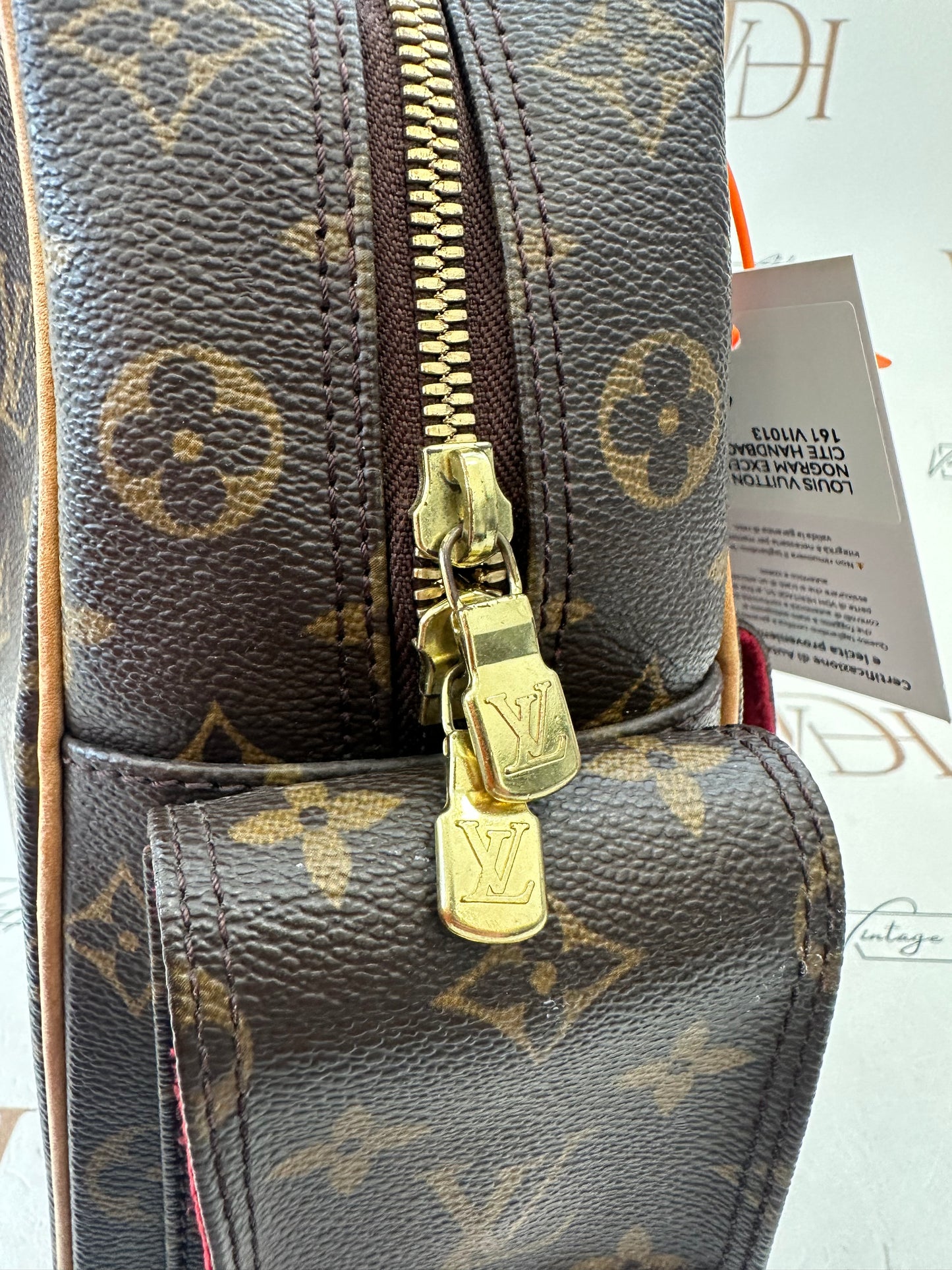 017881 - Louis Vuitton Excentricite
