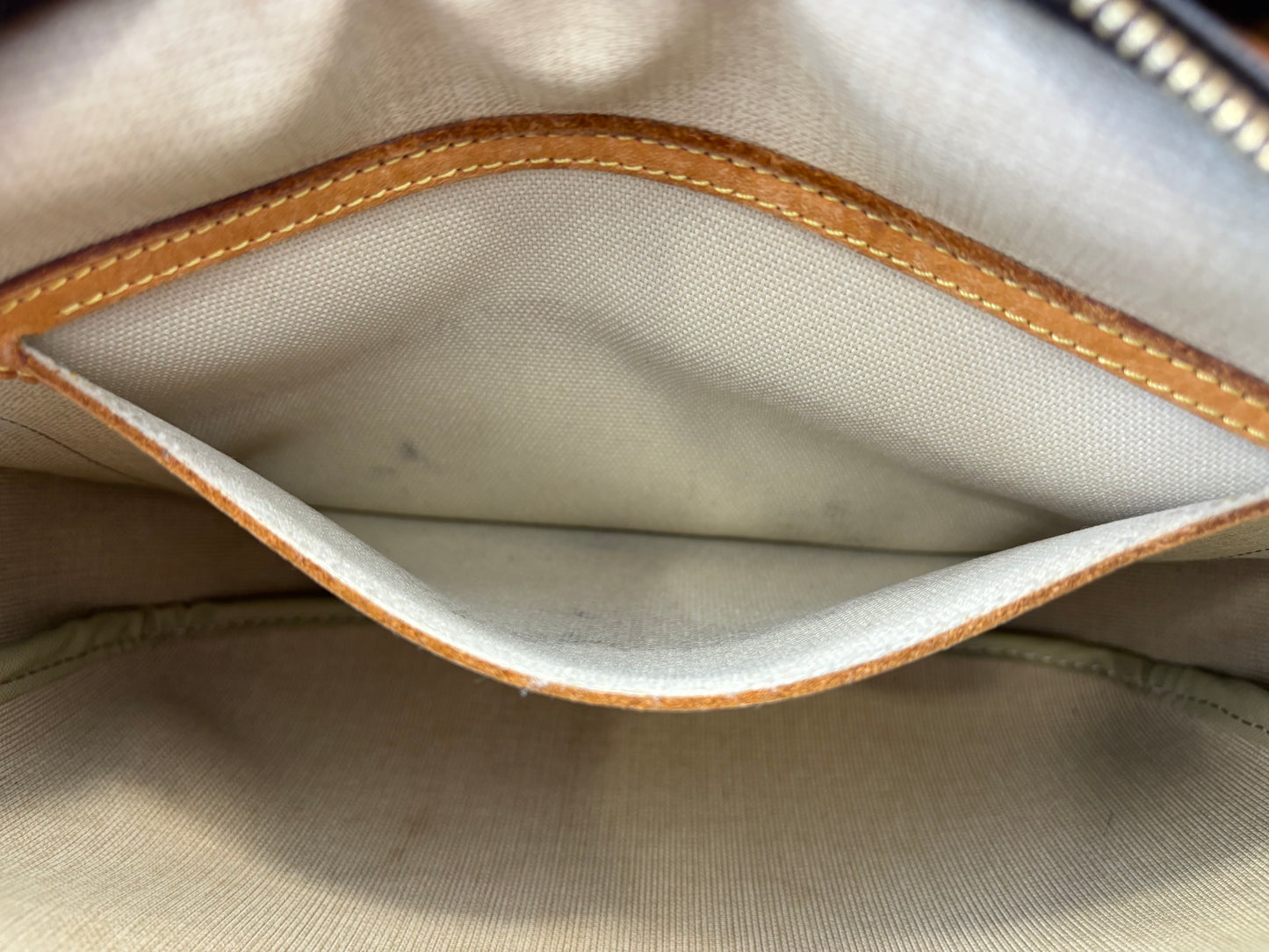 018947 - Louis Vuitton Reporter PM