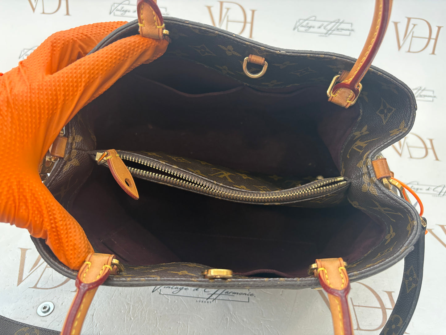 384100 - Louis Vuitton Montaigne