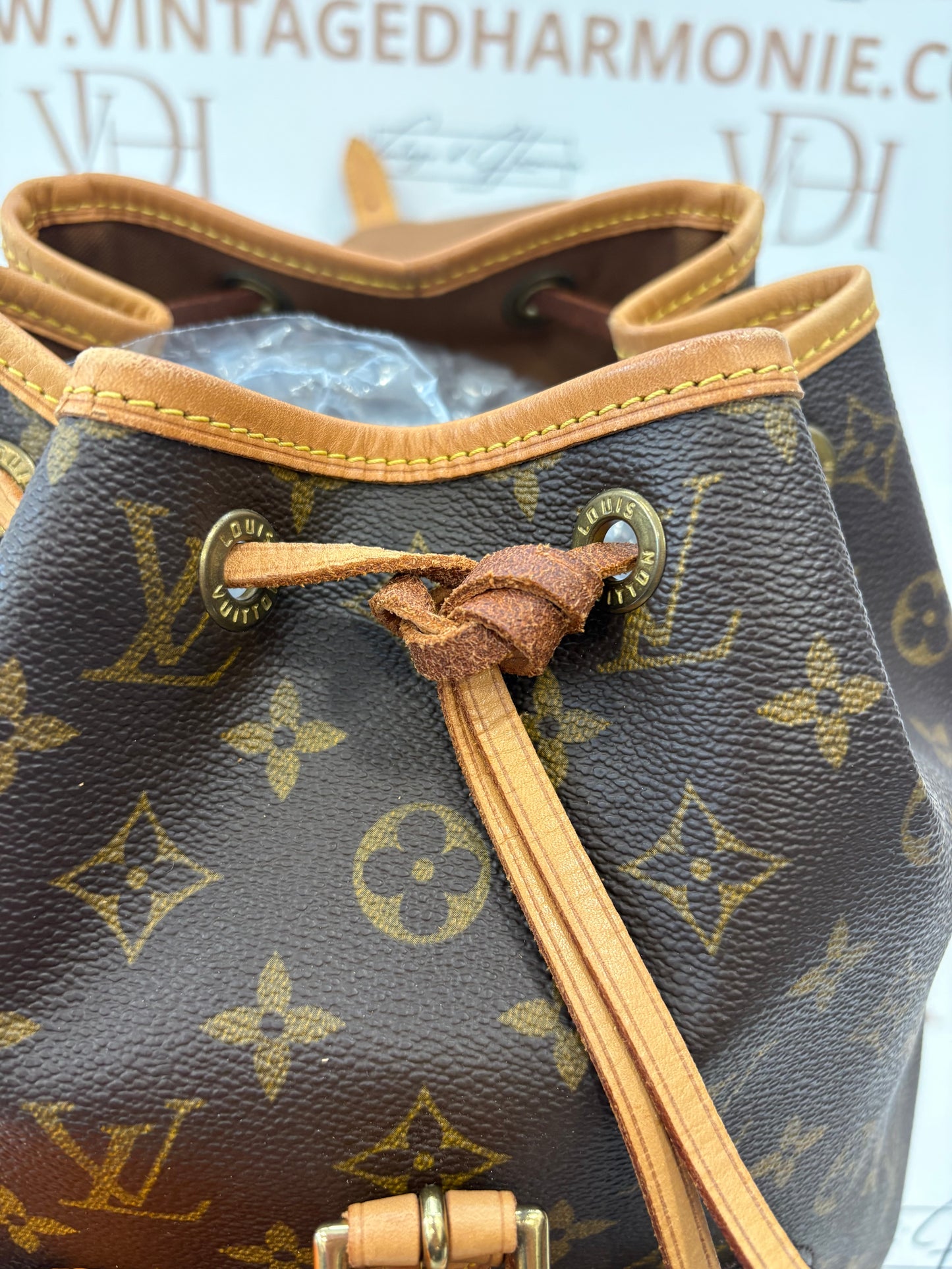018531 - Louis Vuitton Montsouris MM