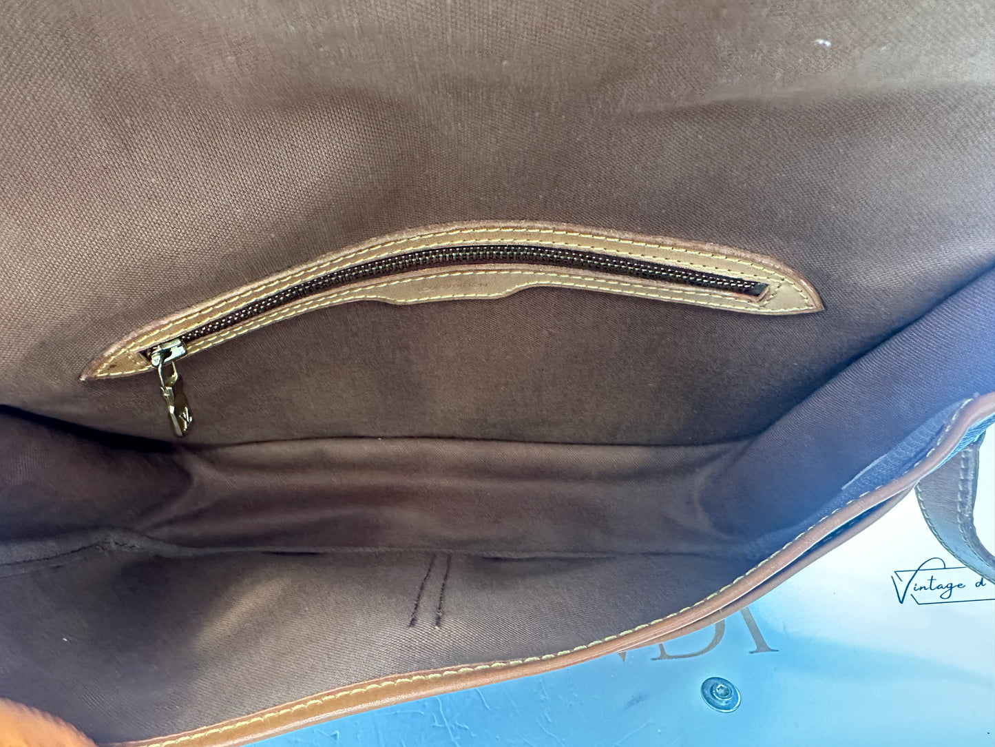 017830 - Louis Vuitton Gibeciere MM