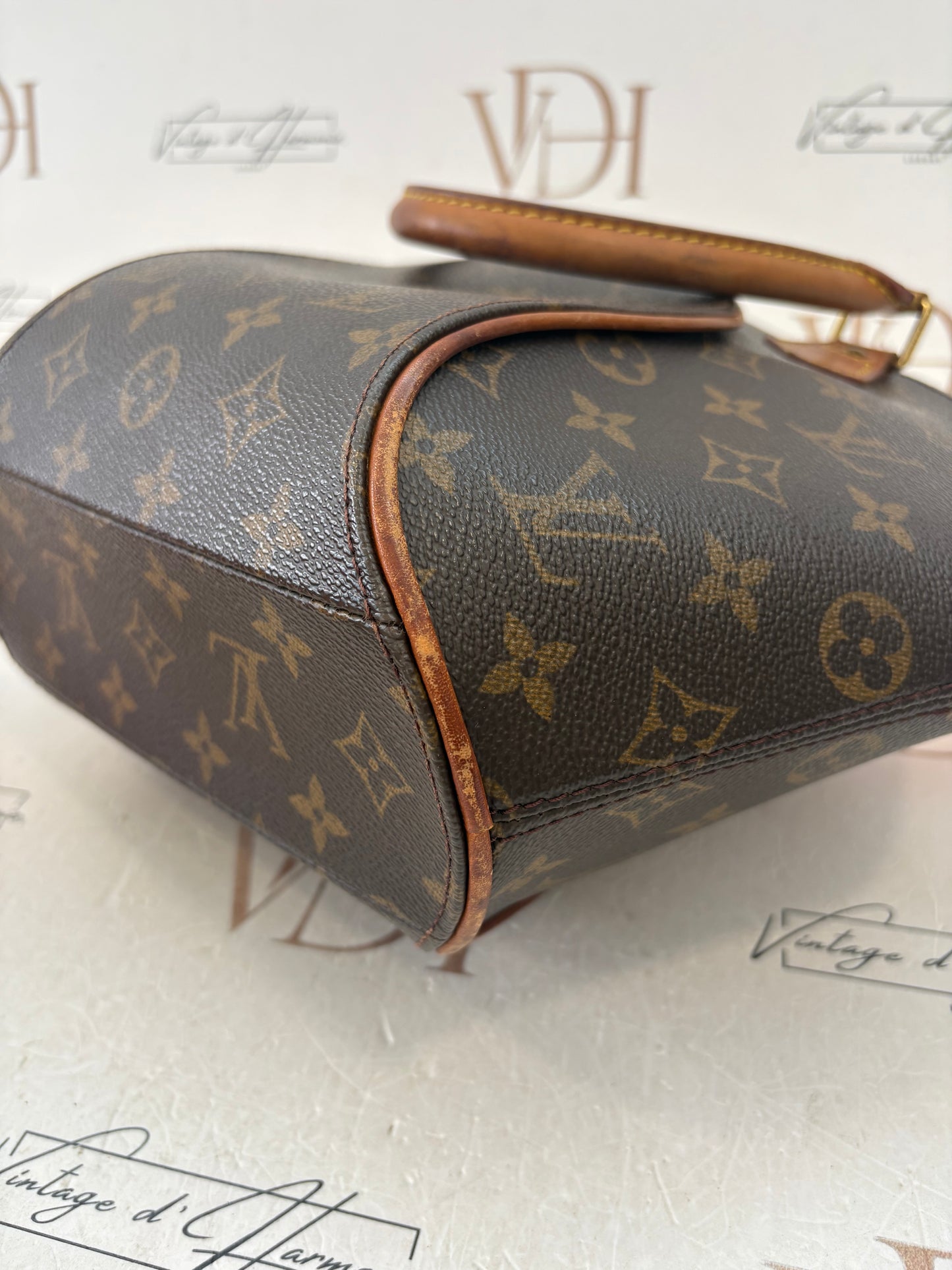 018610 - Louis Vuitton Ellipse PM