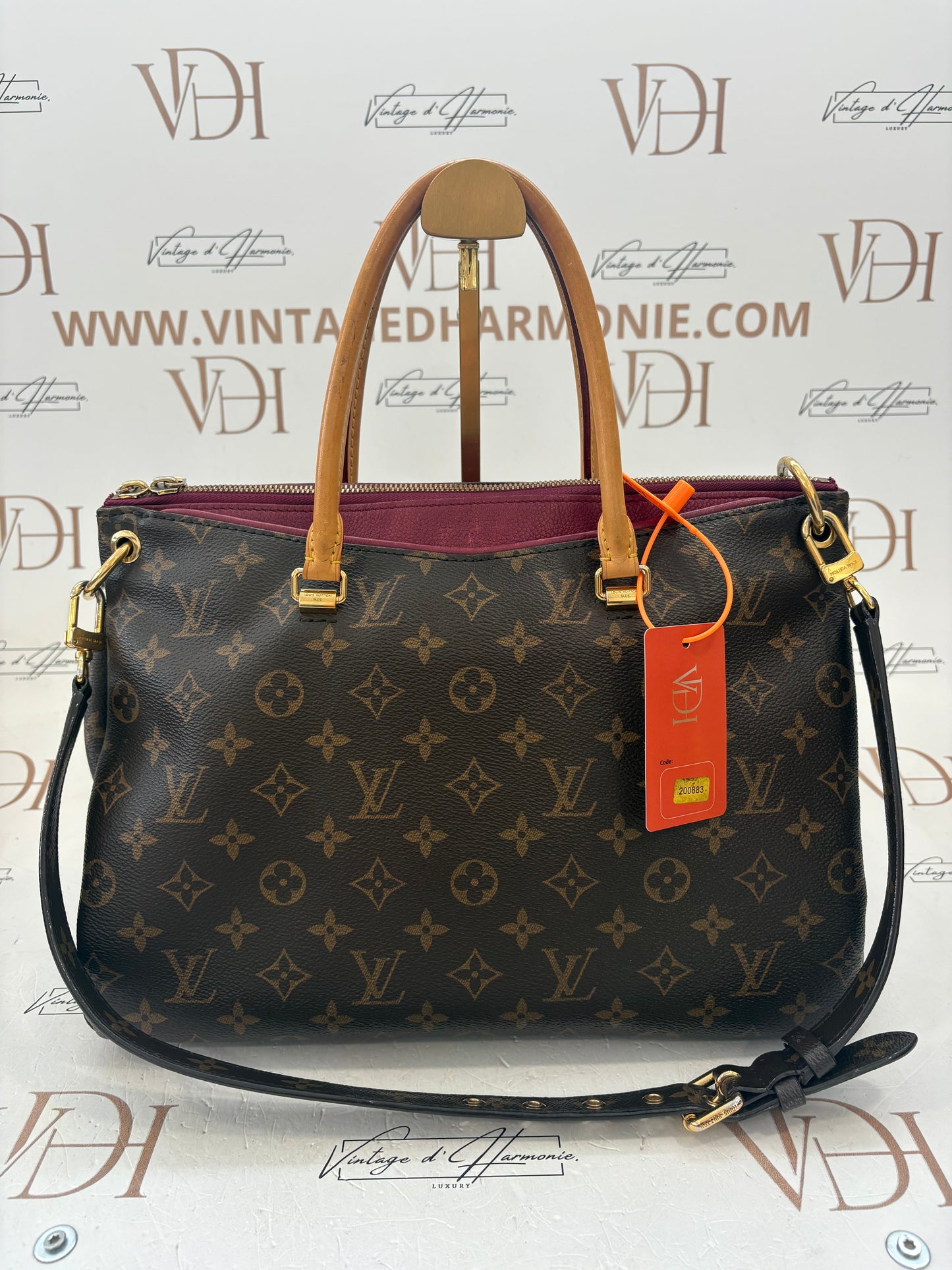 200883 - Louis Vuitton Pallas