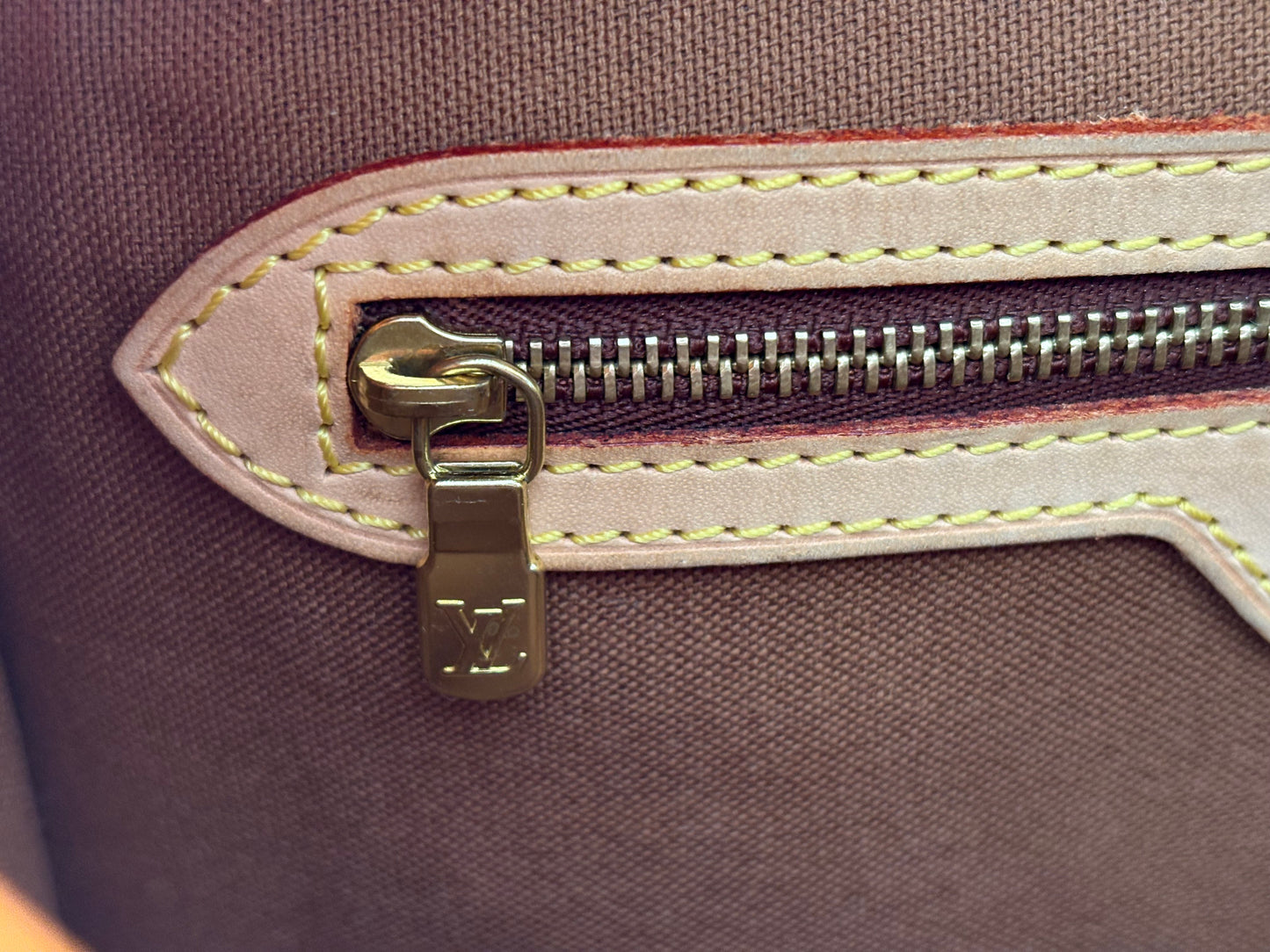 018585 - Louis Vuitton Sologne