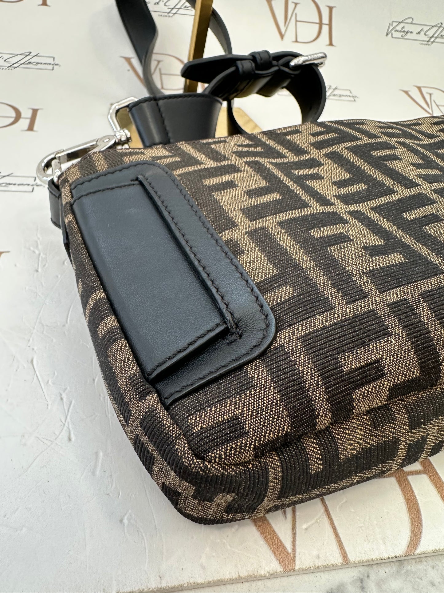 382668 - Fendi Baguette