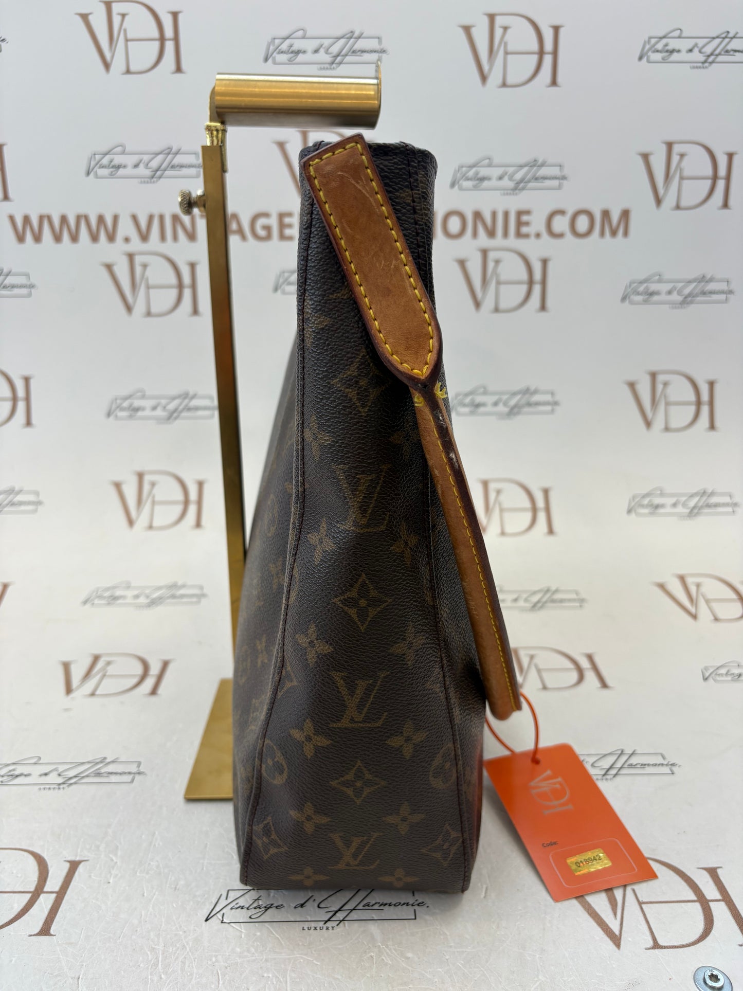 018942 - Louis Vuitton Looping GM