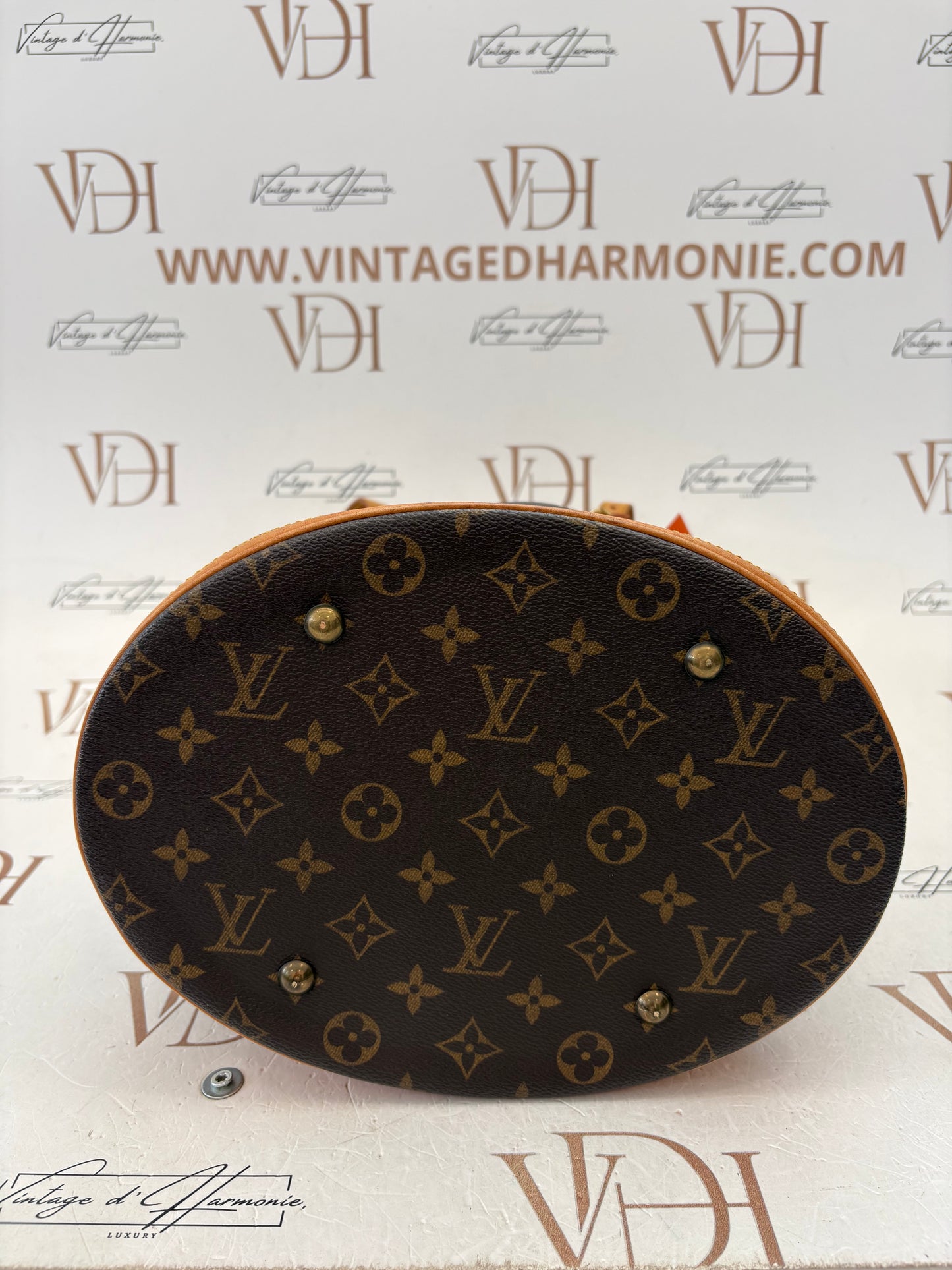 018096 - Louis Vuitton Bucket