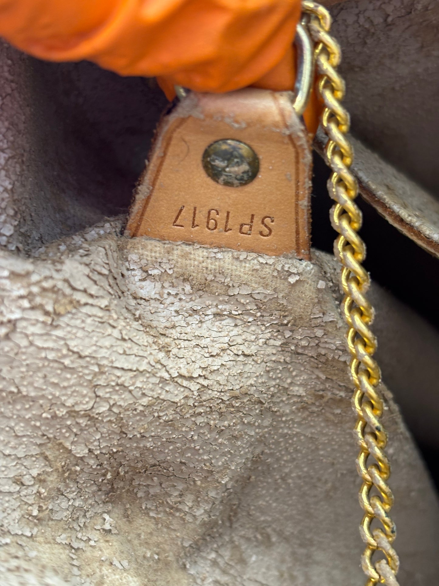 018332  - Louis Vuitton Bucket GM