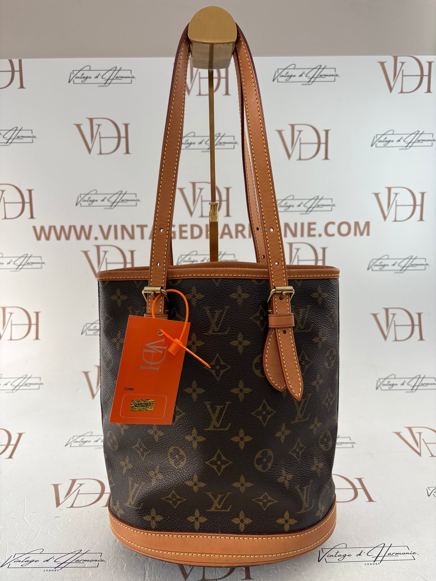 019009 - Louis Vuitton Bucket PM