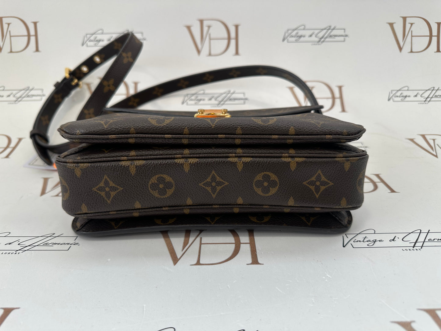 200821 - Louis Vuitton Metis