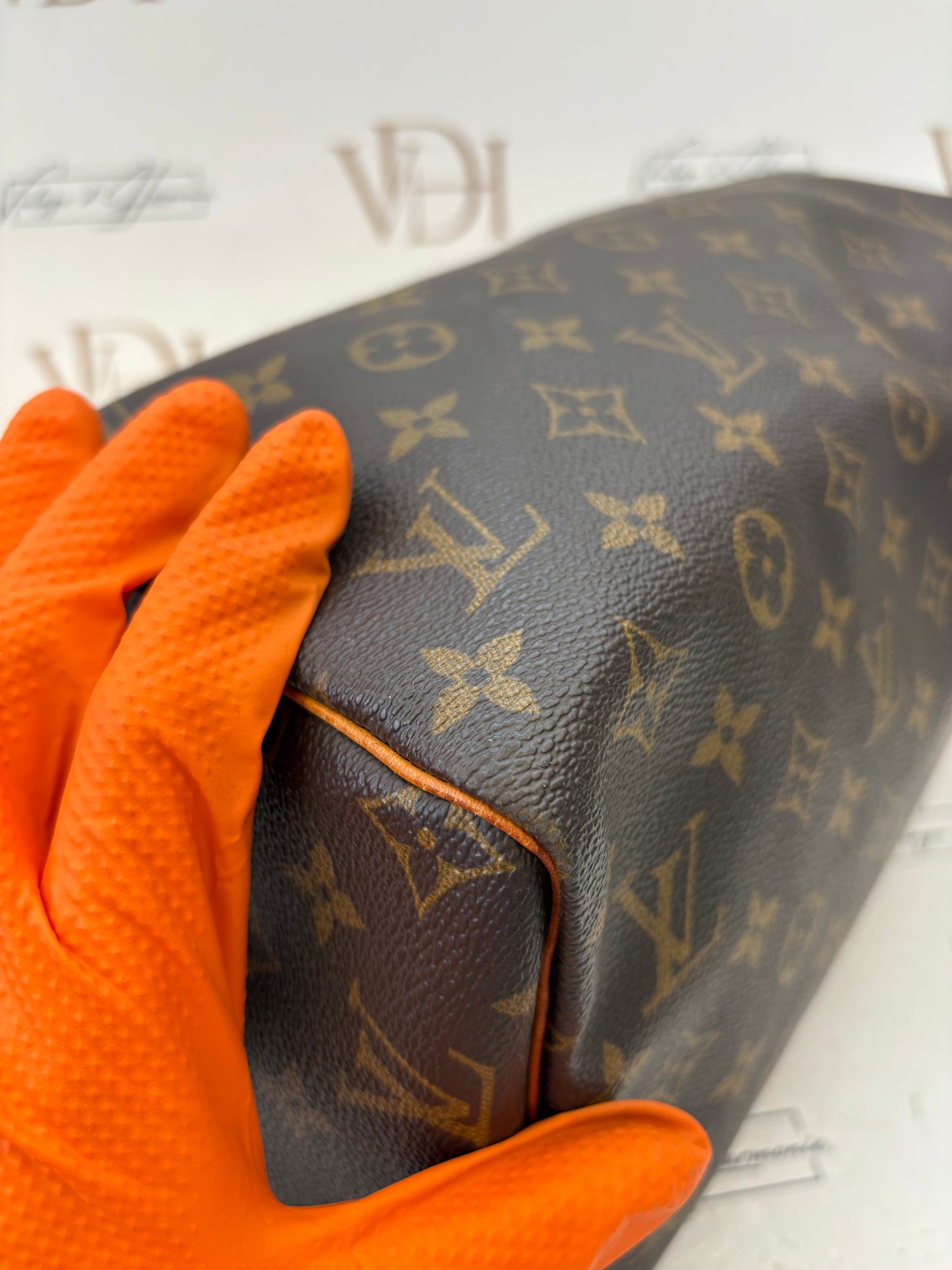 0188677 - Louis Vuitton Speedy 30