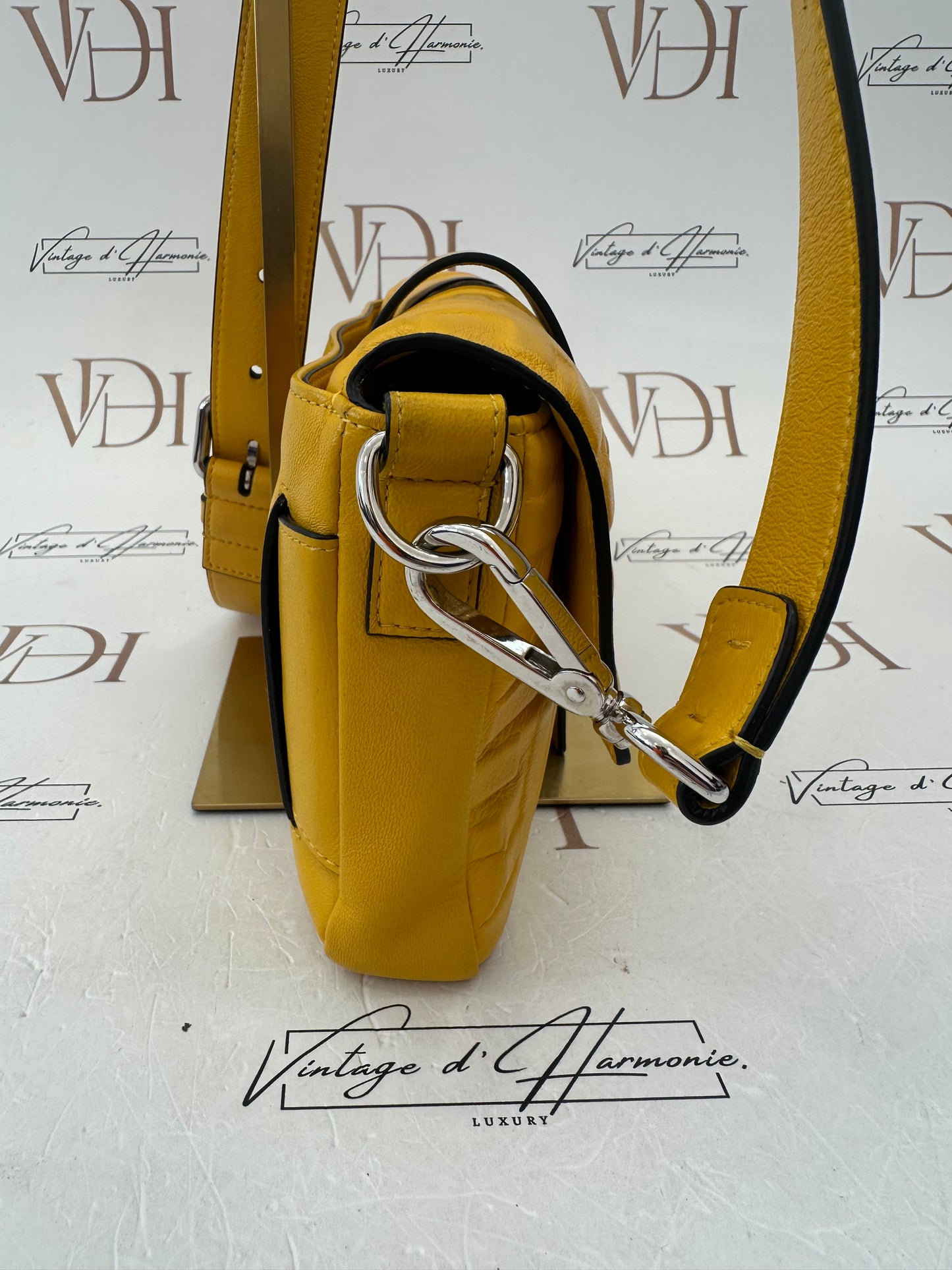 382667 - Fendi Baguette