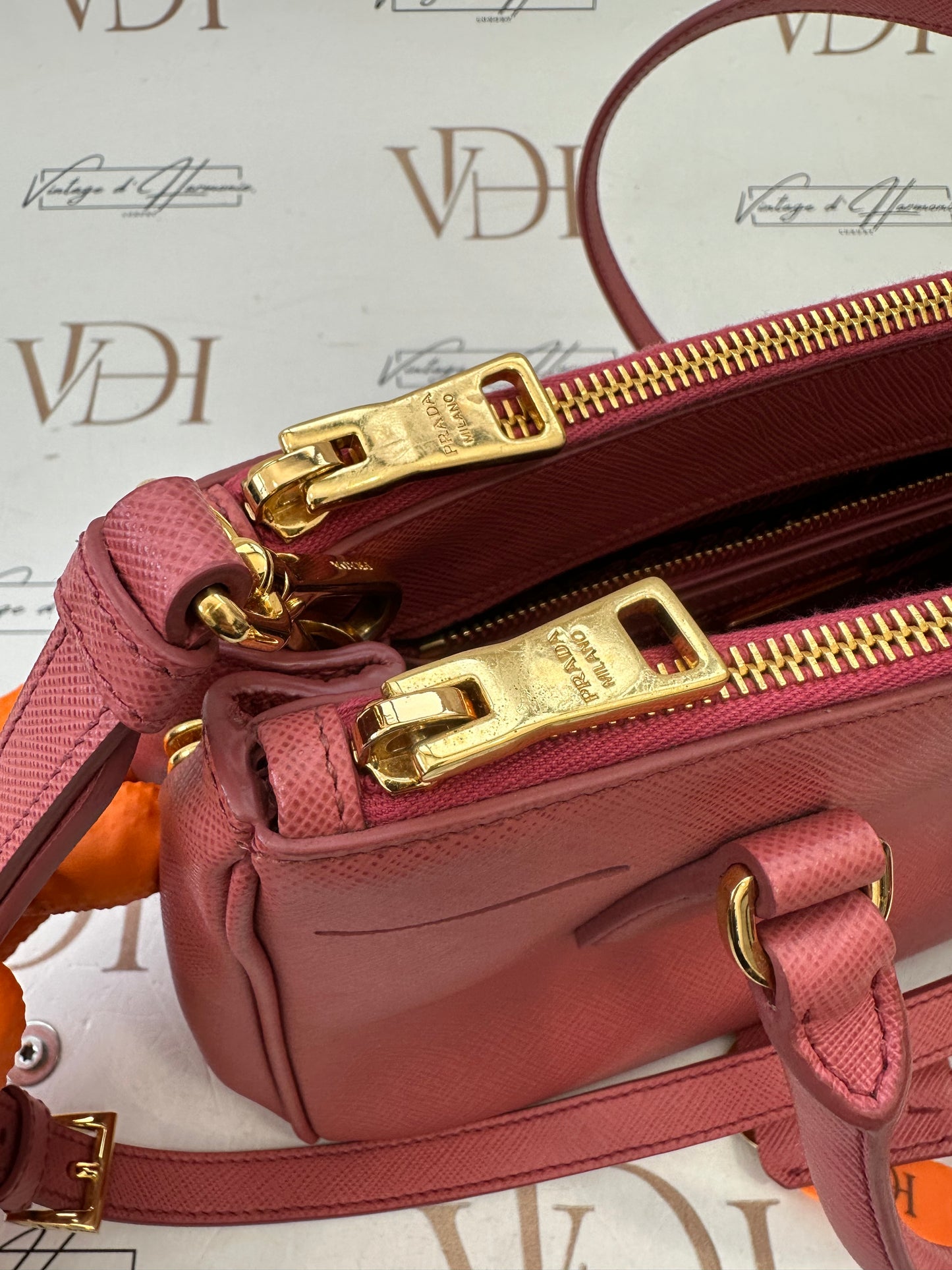 382950 - Prada Galleria