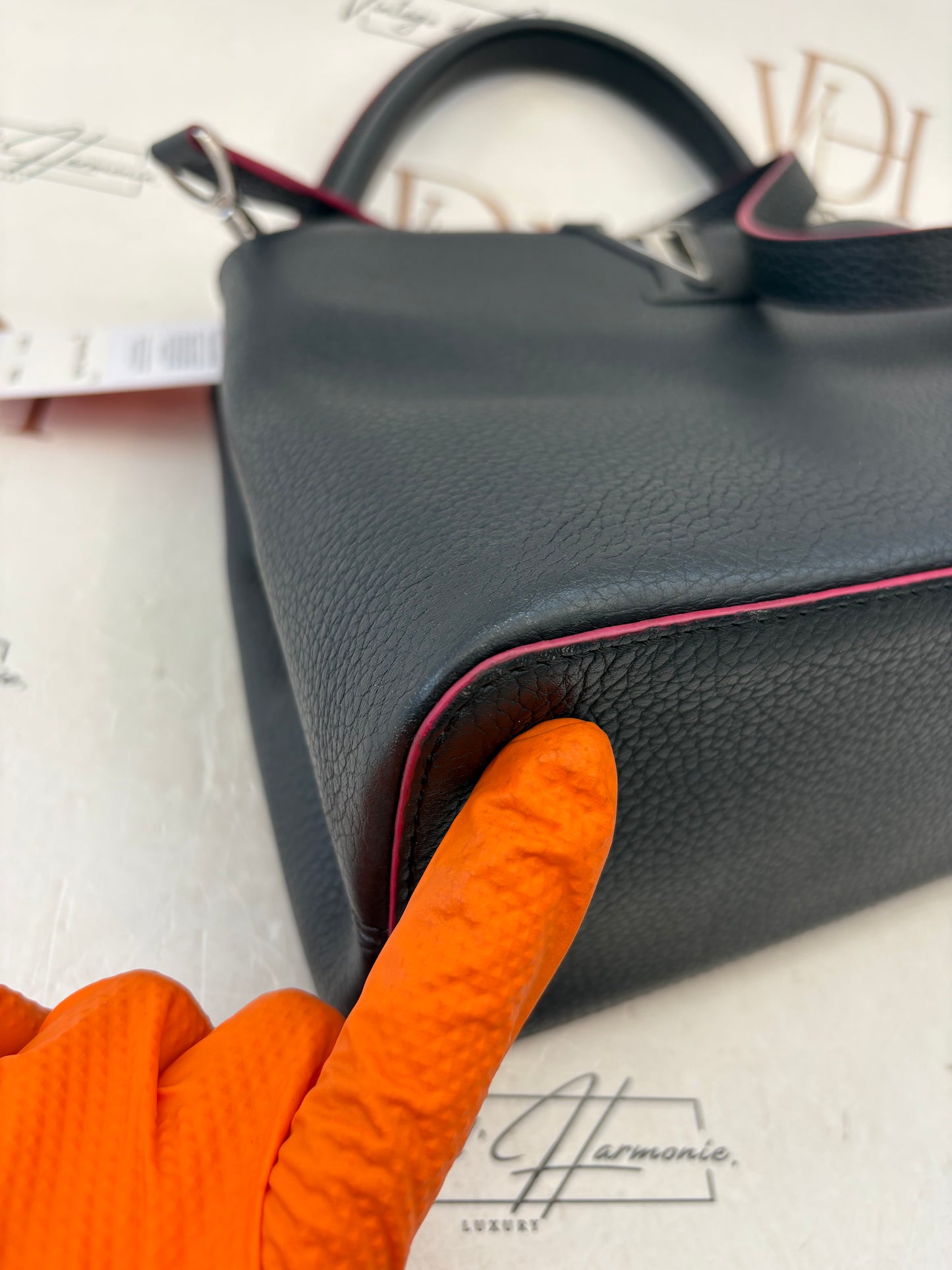 383111 - Louis Vuitton Capucines