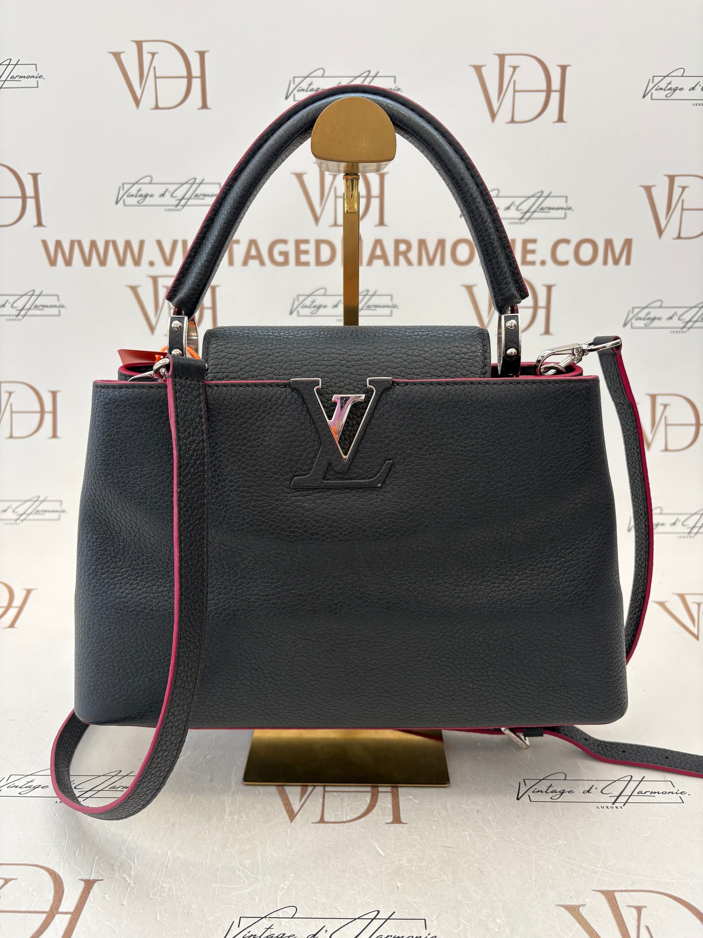383111 - Louis Vuitton Capucines