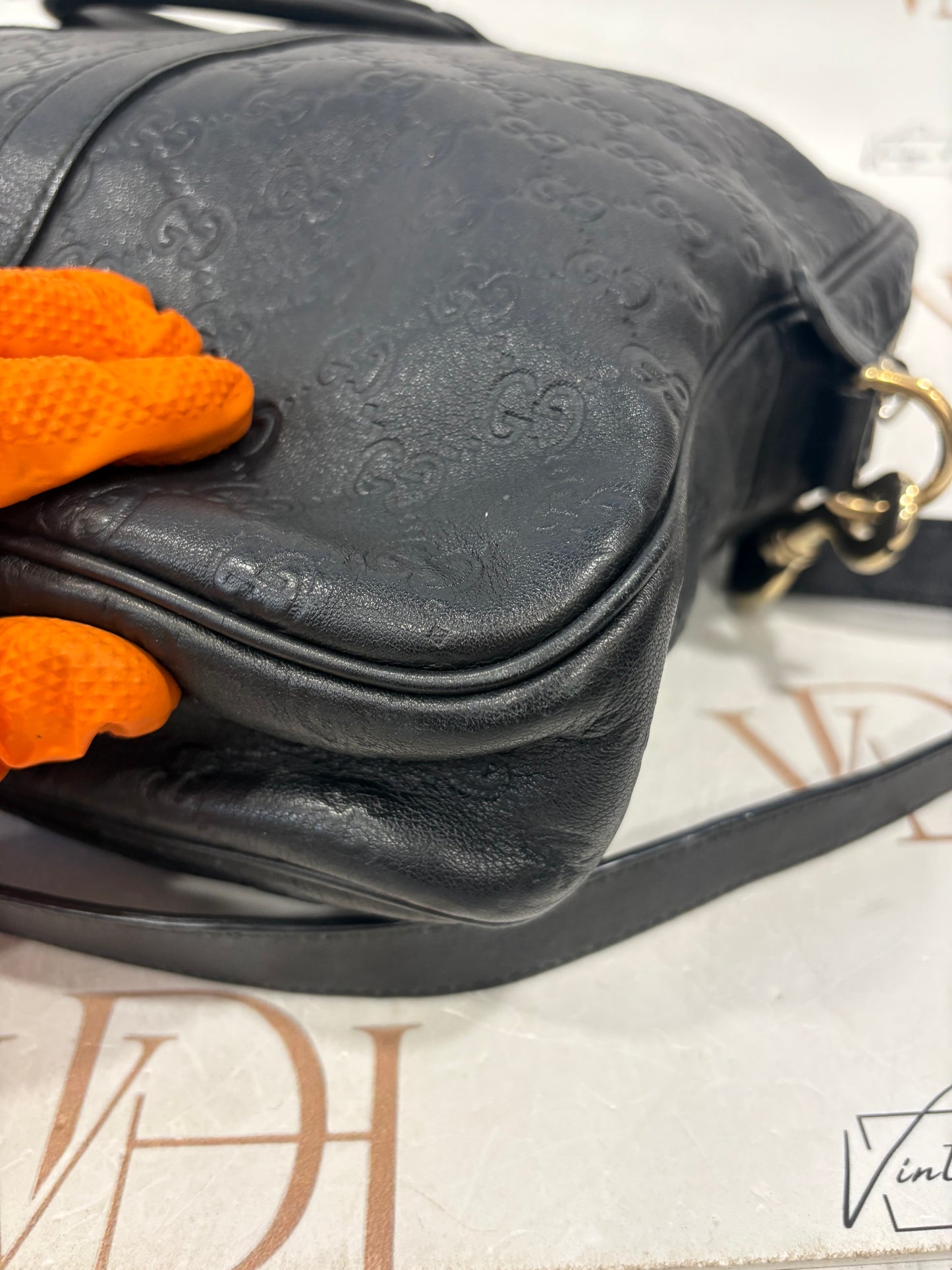 383284 - Gucci Messenger
