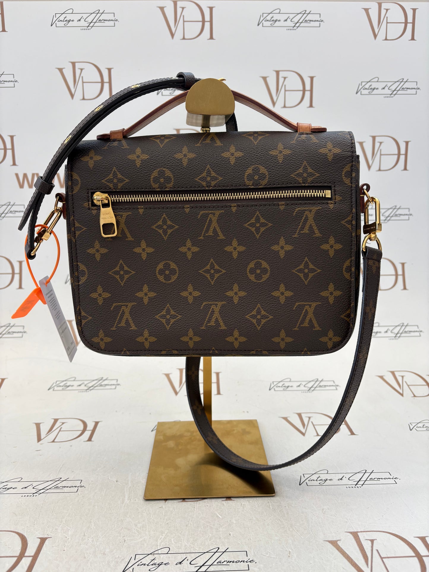 200726 - LV metis con tracolla