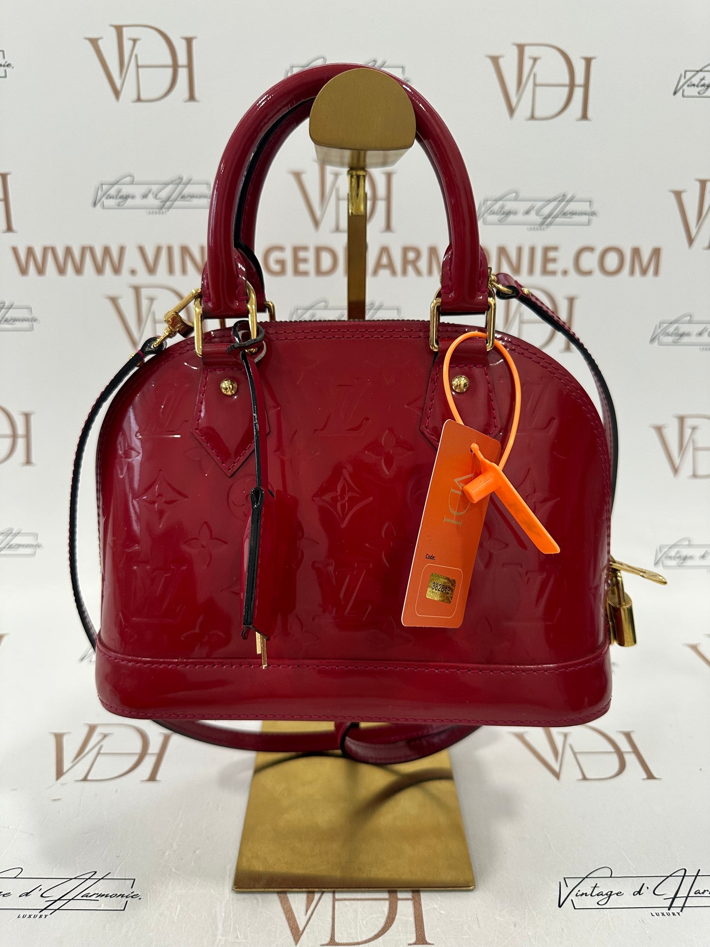 382849 - Louis Vuitton Alma BB Vernis