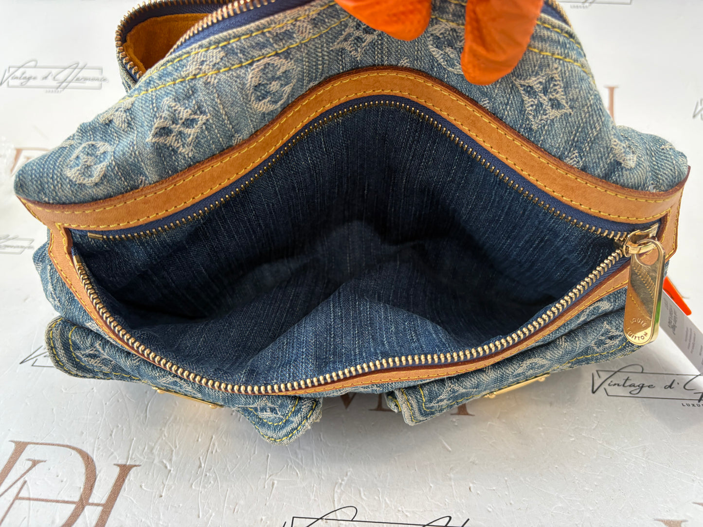 018804 - Louis Vuitton Baggy PM