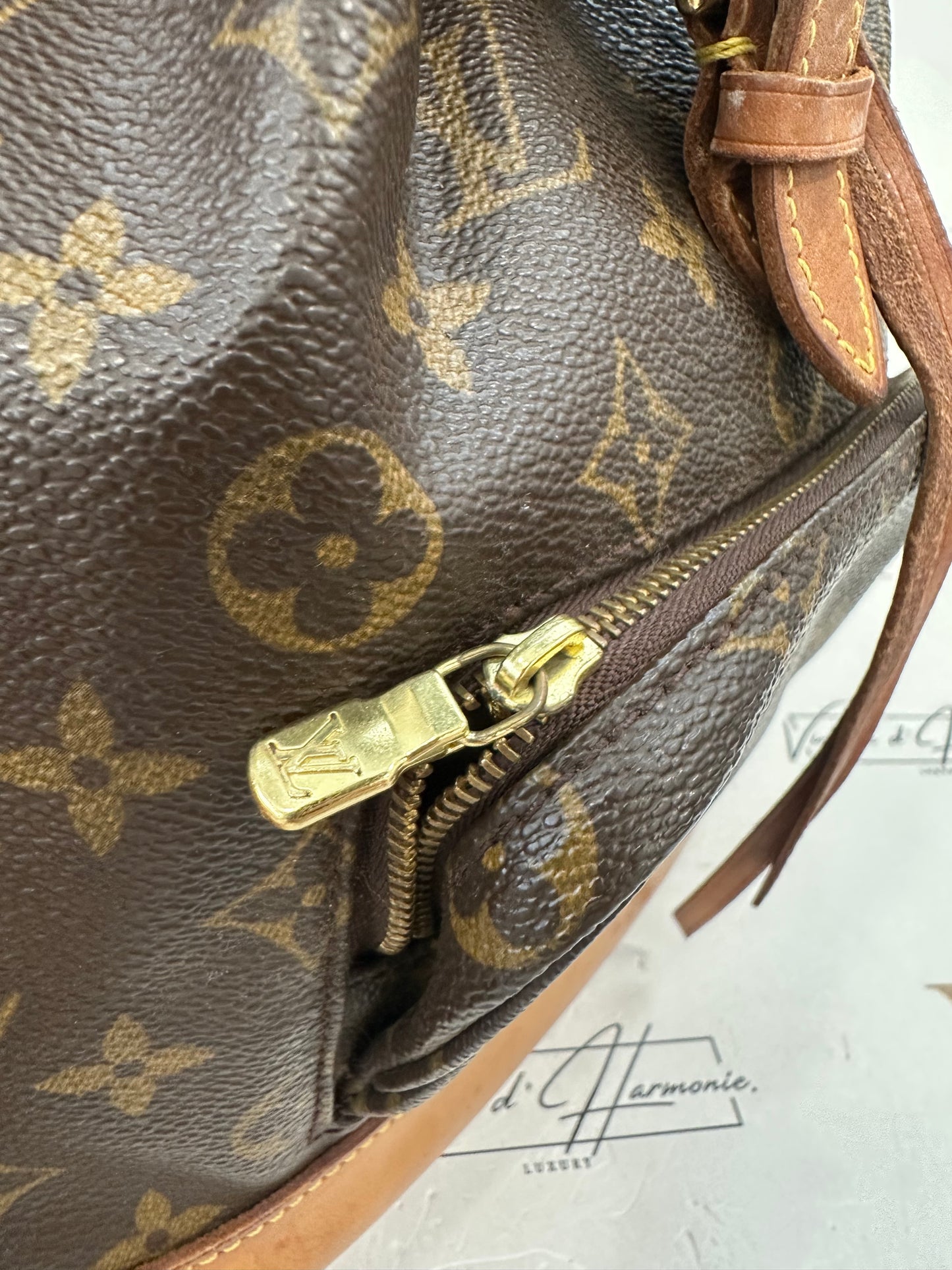 017812 - Louis Vuitton Montsouris MM