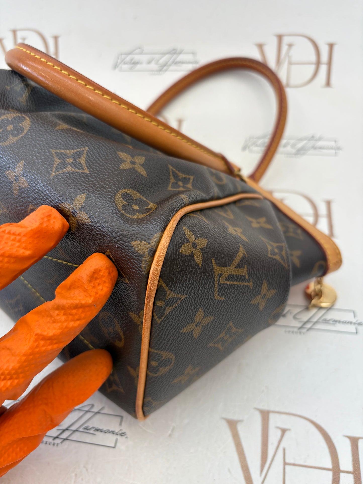 018592 - Louis Vuitton Tivoli PM