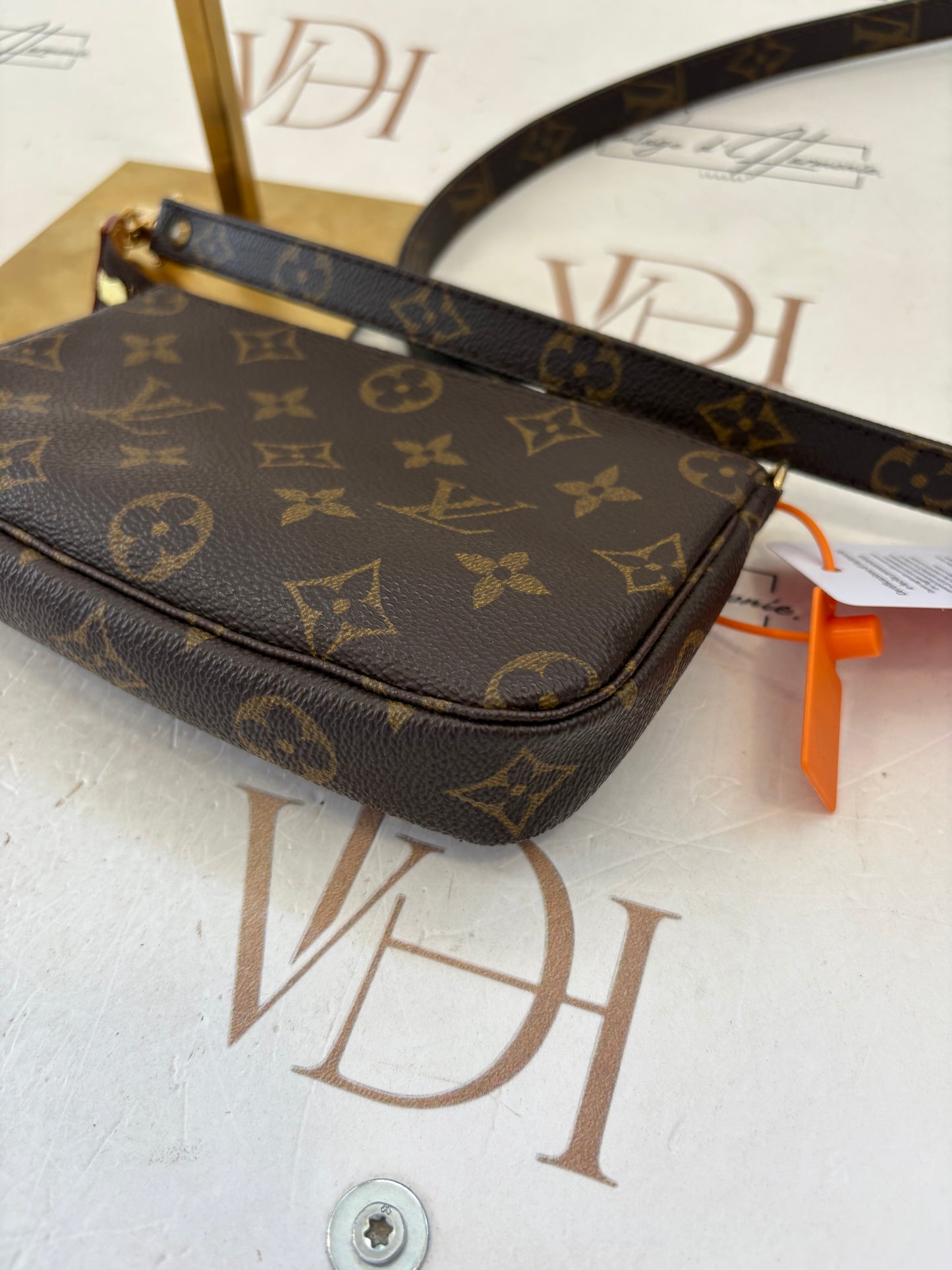 016972 - Louis Vuitton Pochette Accessoires