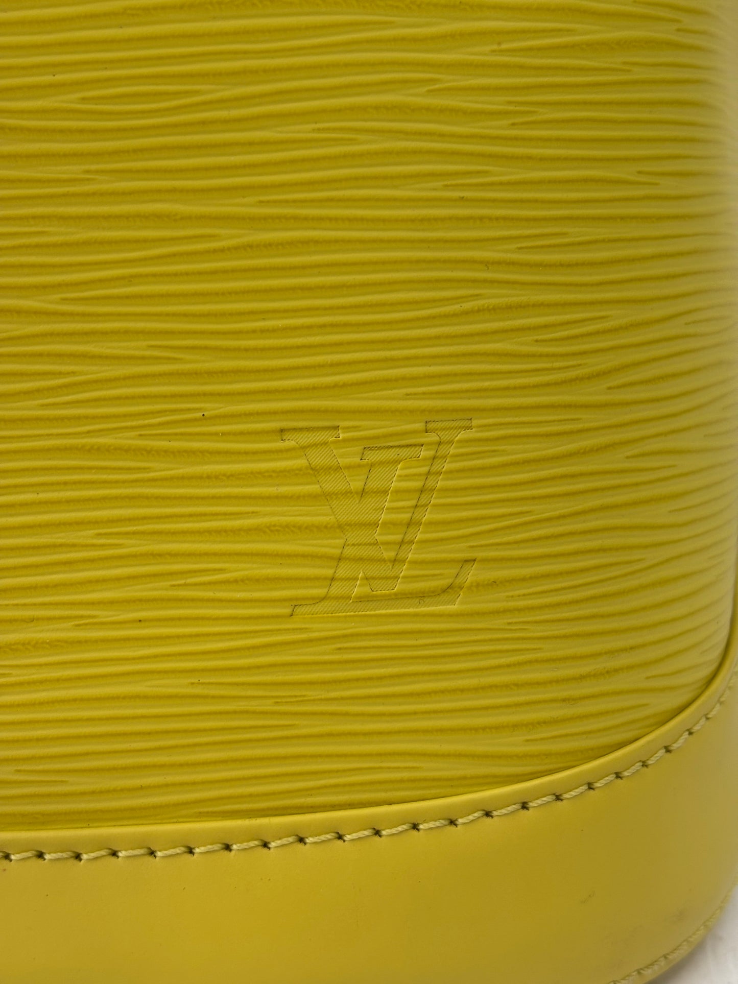 201432 - Louis Vuitton Alma Epi Yellow