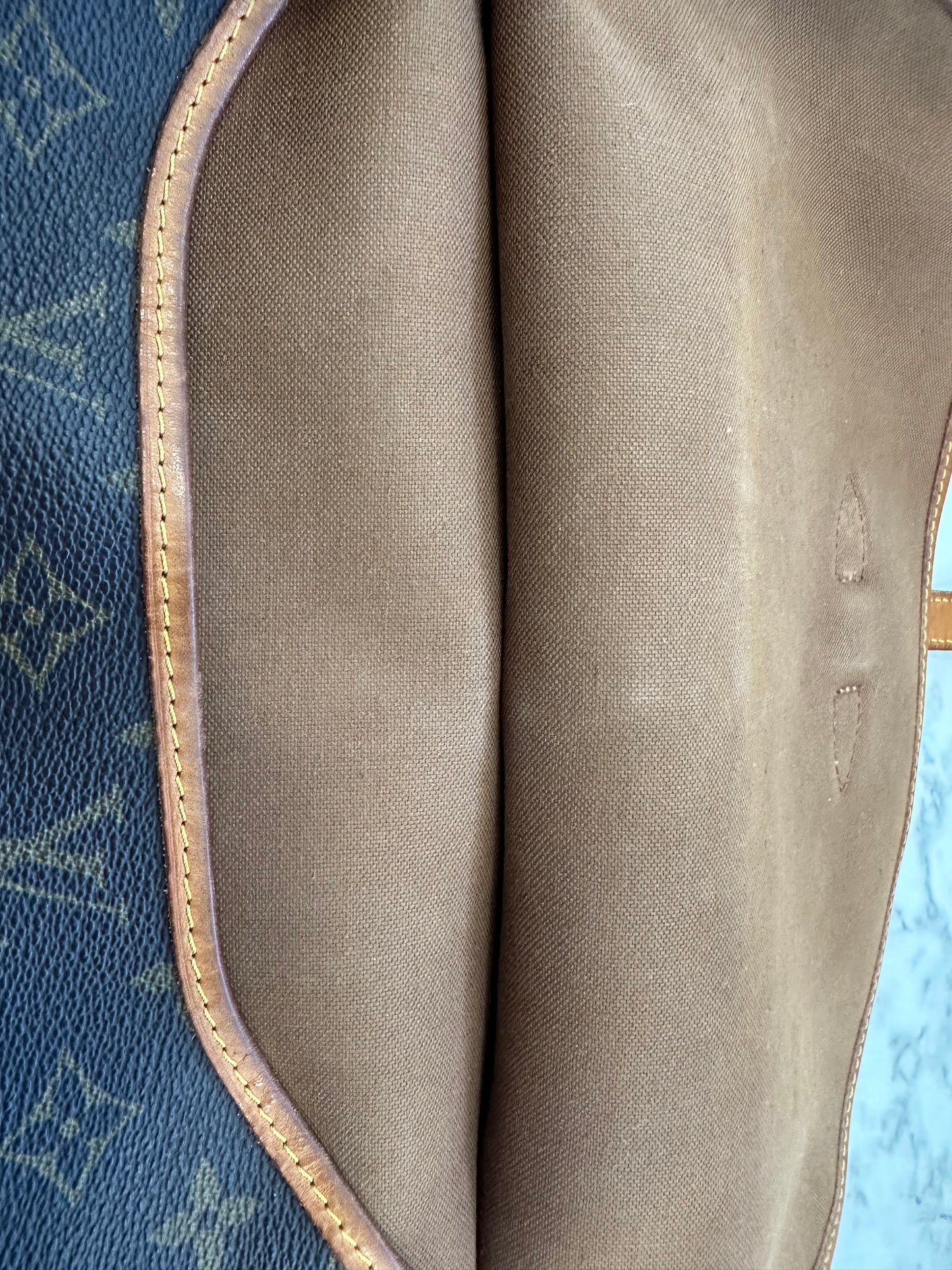 Louis Vuitton Saumur 30