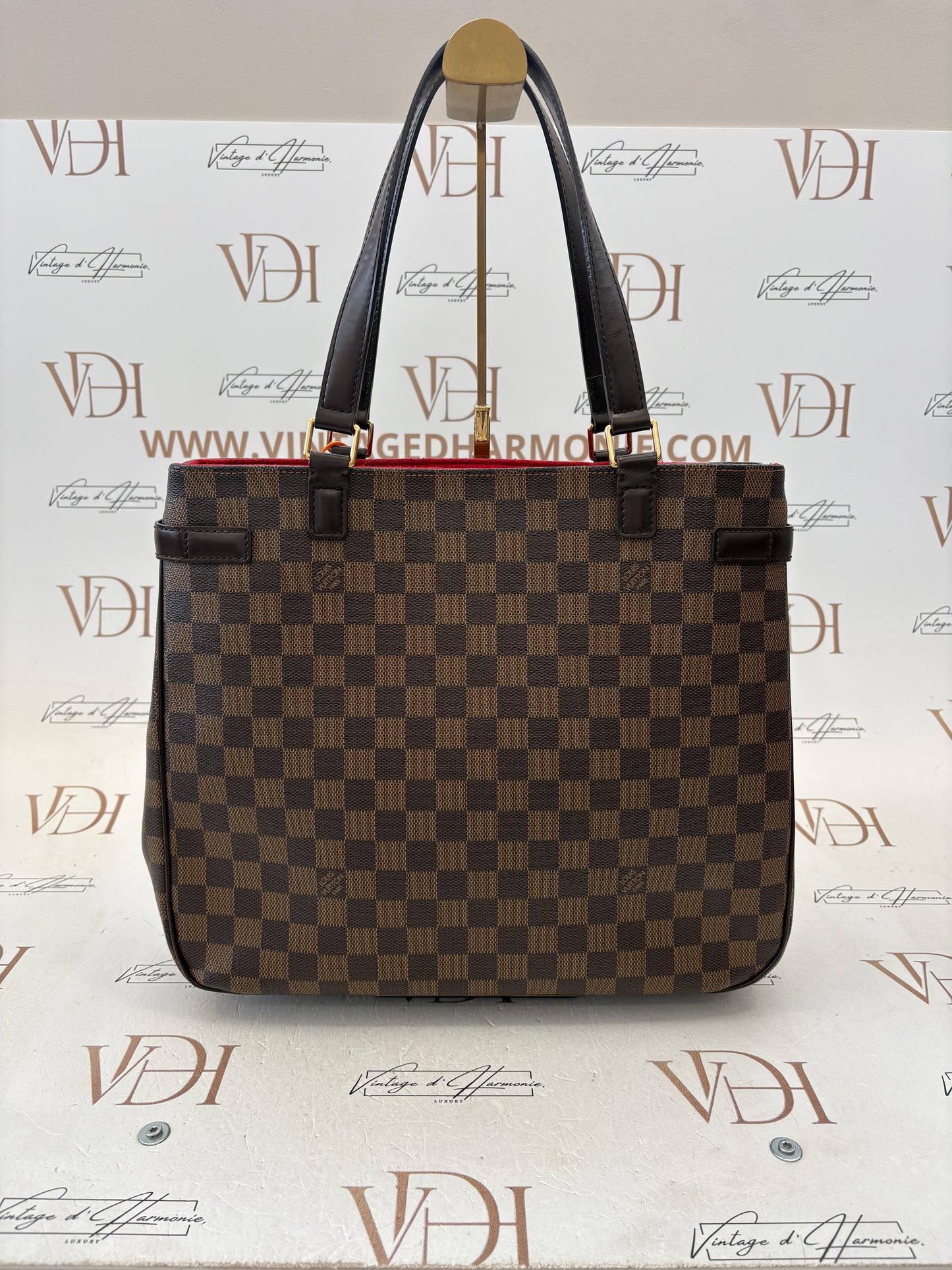018260 - Louis Vuitton Uzes