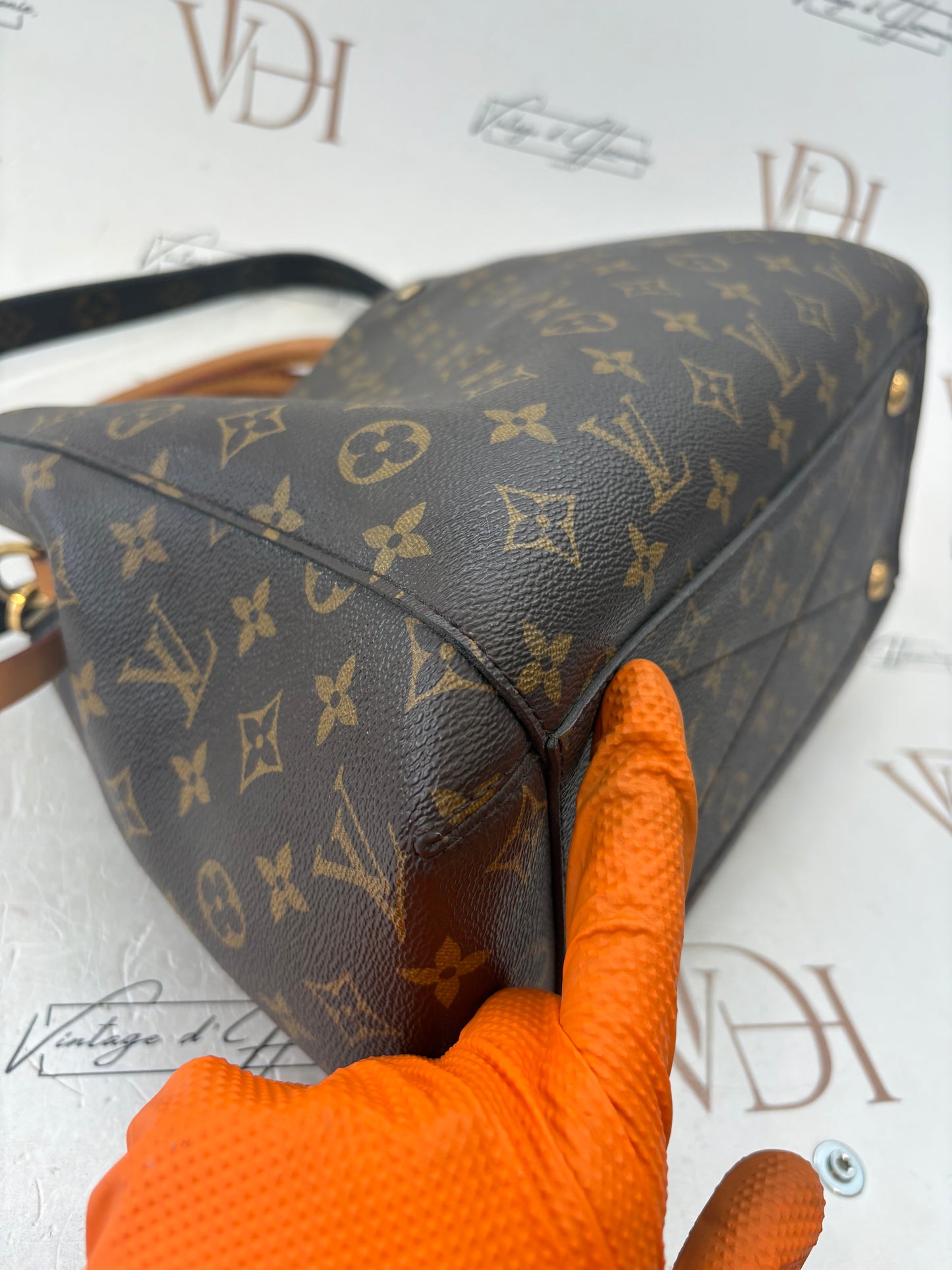 384100 - Louis Vuitton Montaigne