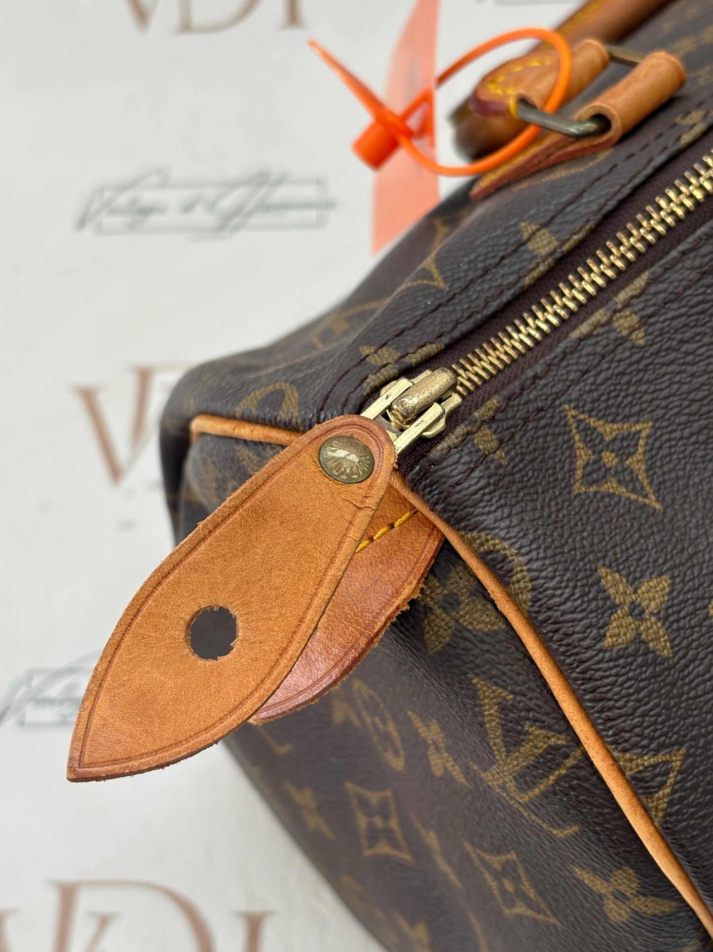018815 - Louis Vuitton Speedy 30