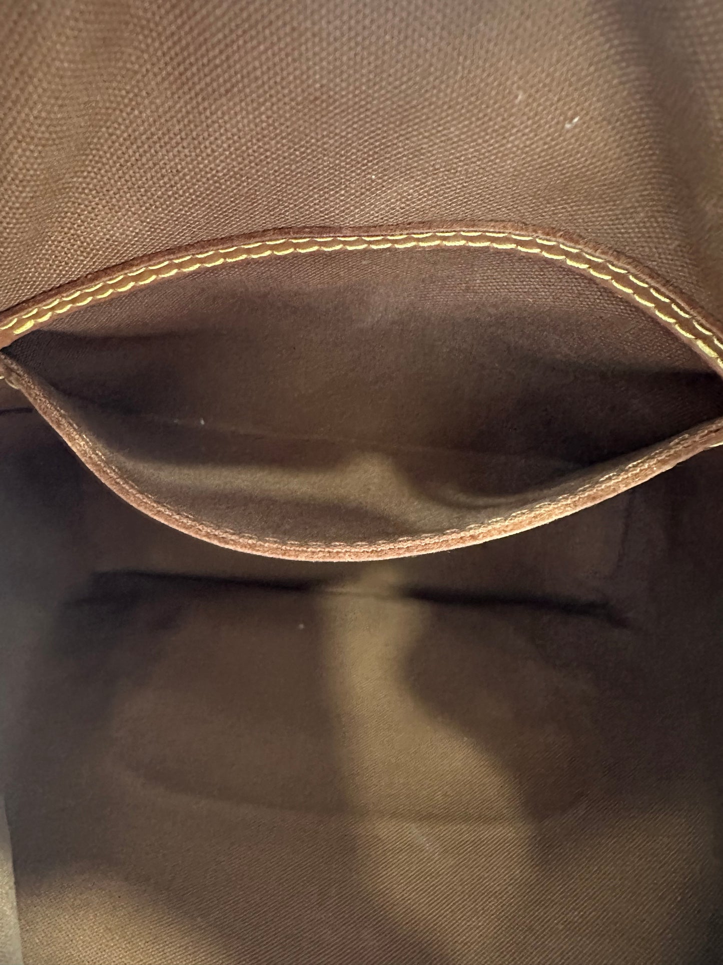 017858 - Louis Vuitton Montsouris MM