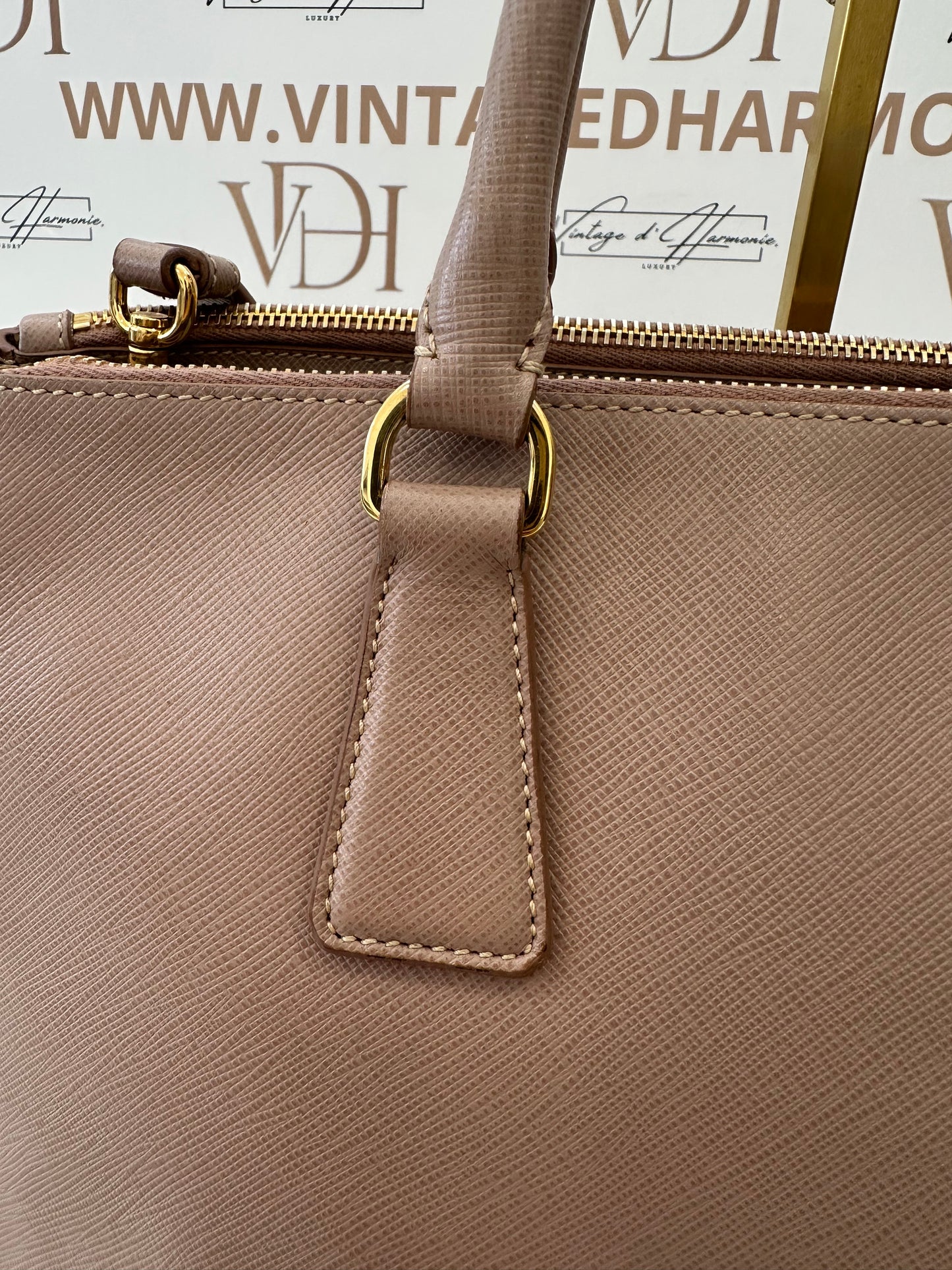 383142 - Prada Galleria