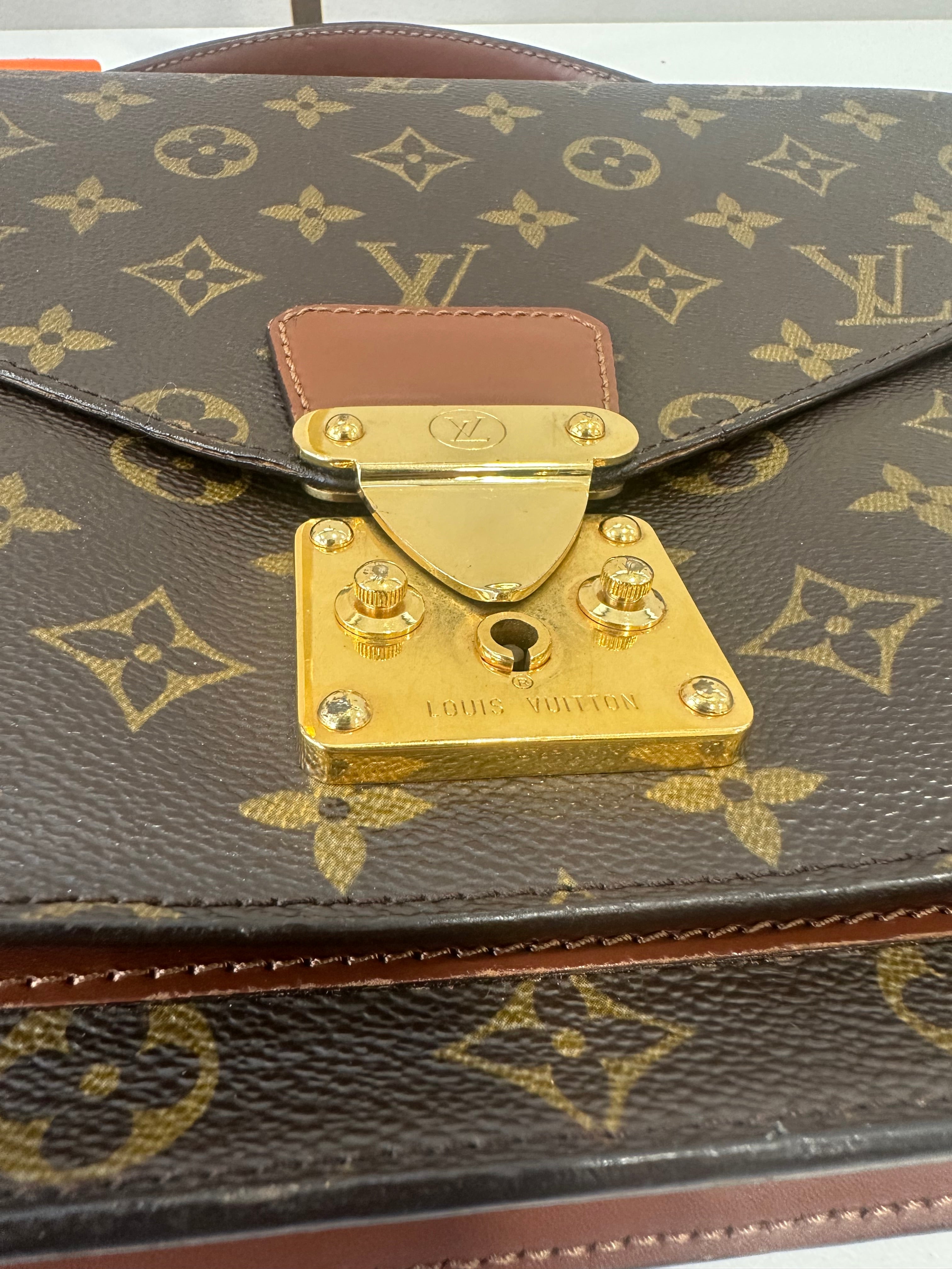 Louis Vuitton Monceau 28