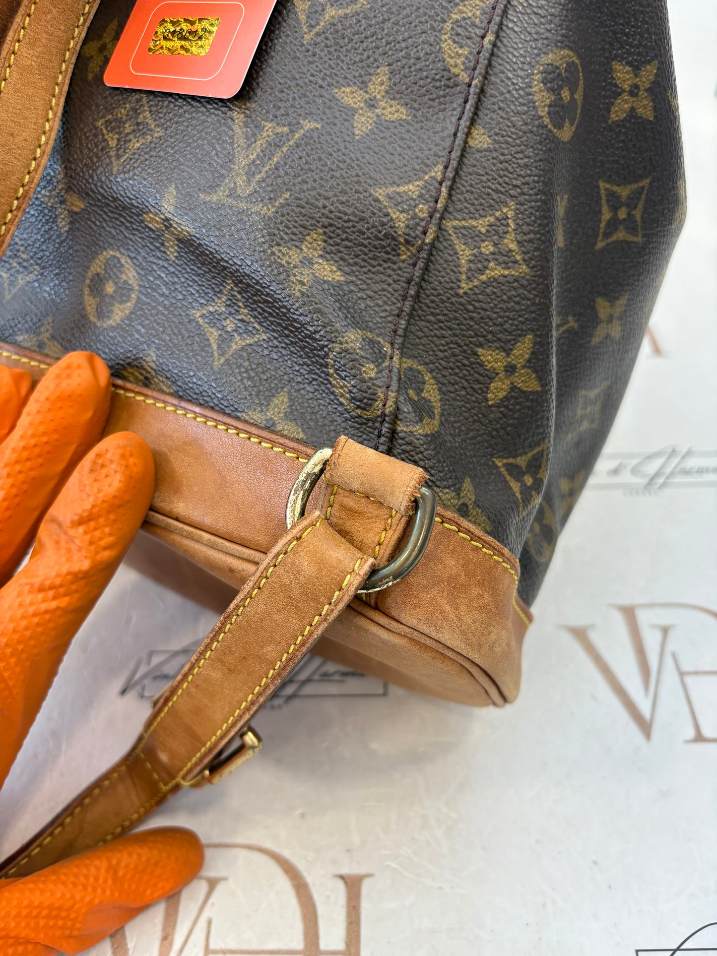 018612 - Louis Vuitton Montsouris MM