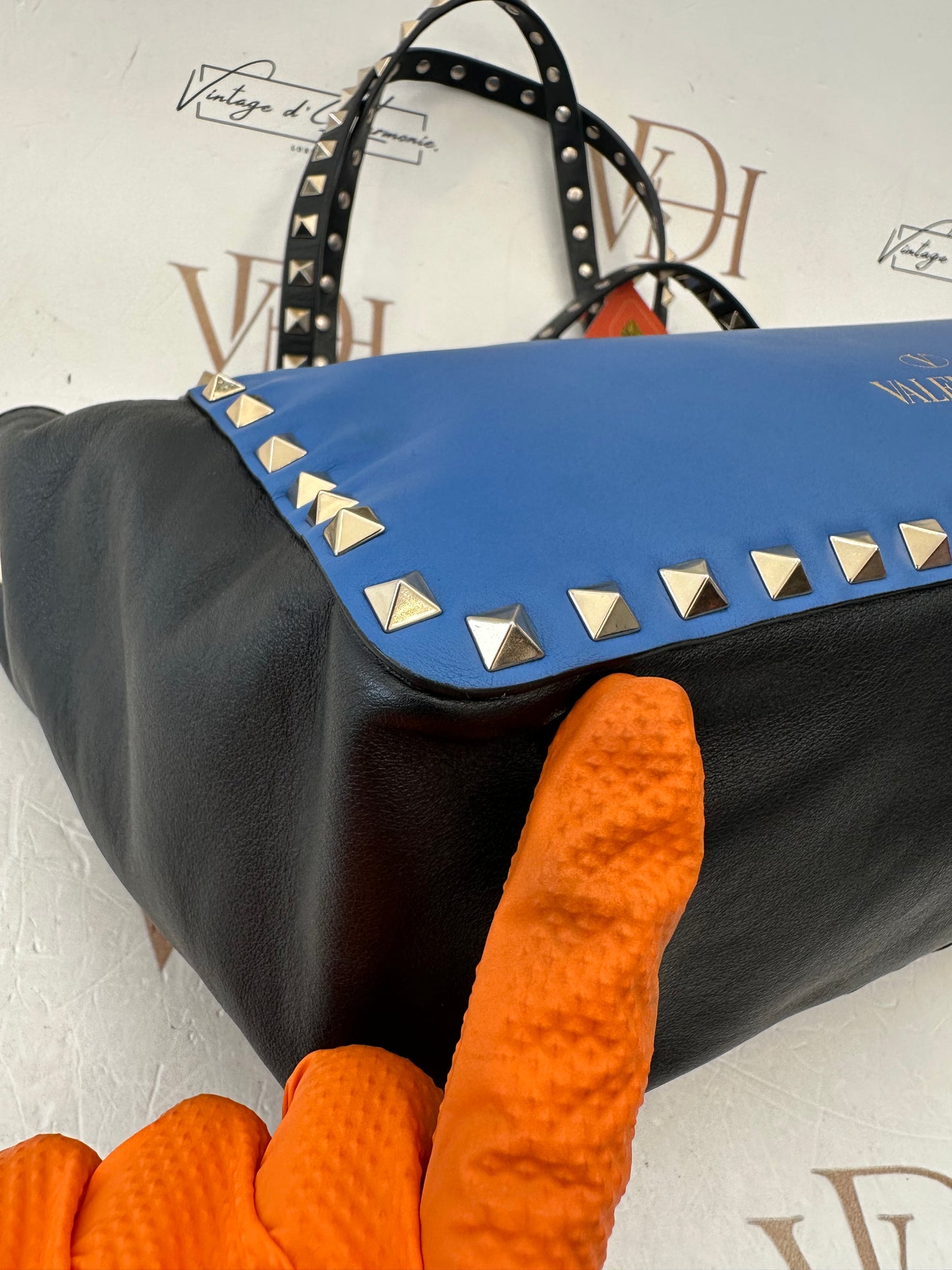383083 - Valentino Rockstud