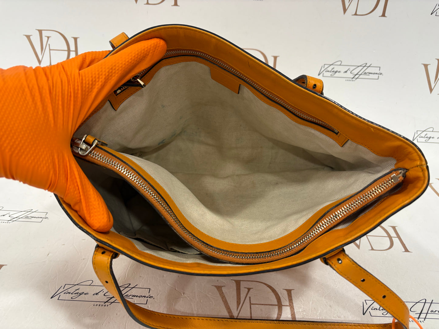 200956 - Gucci Orange
