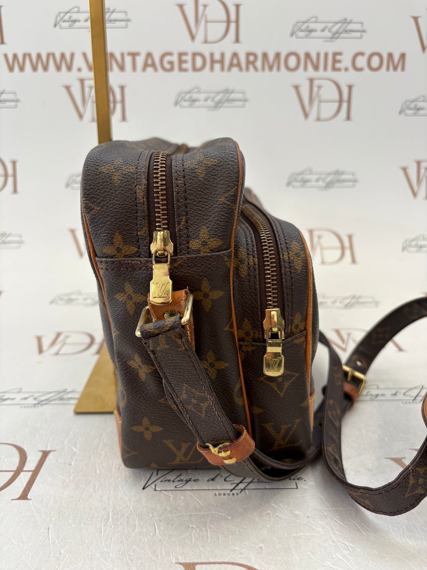 018921 - Louis Vuitton Nile