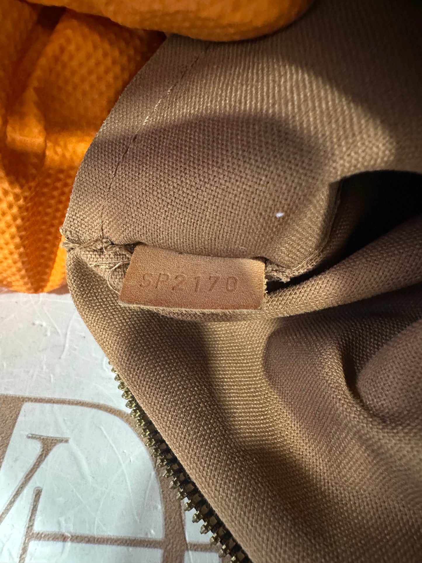 017813 - Louis Vuitton Tivoli GM
