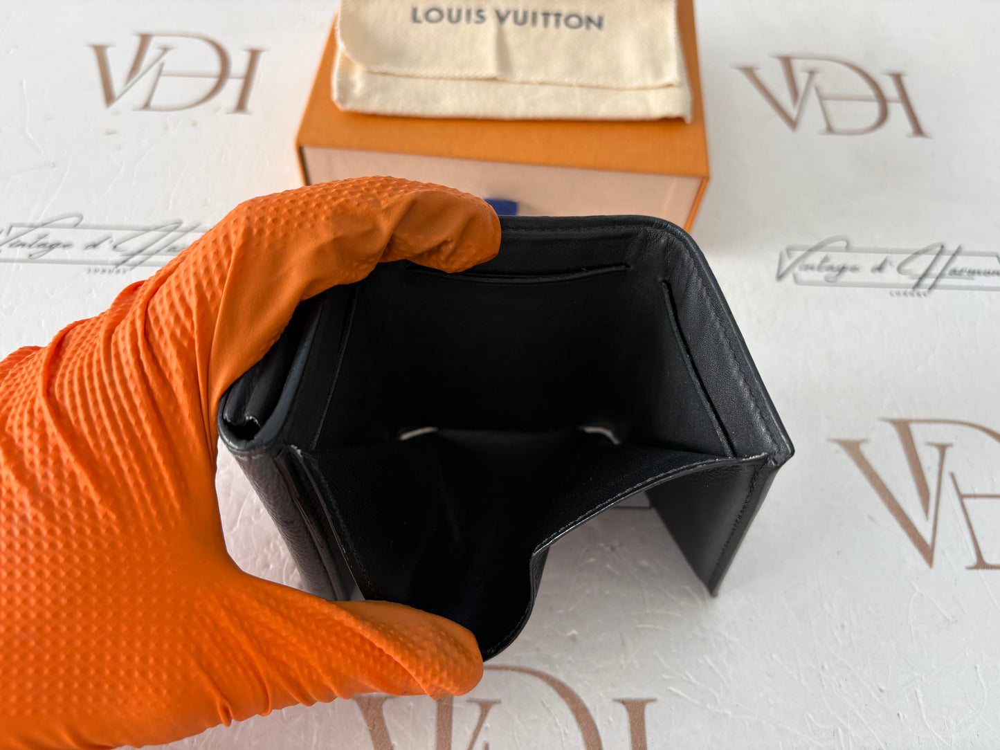 017004 - Louis Vuitton Wallet