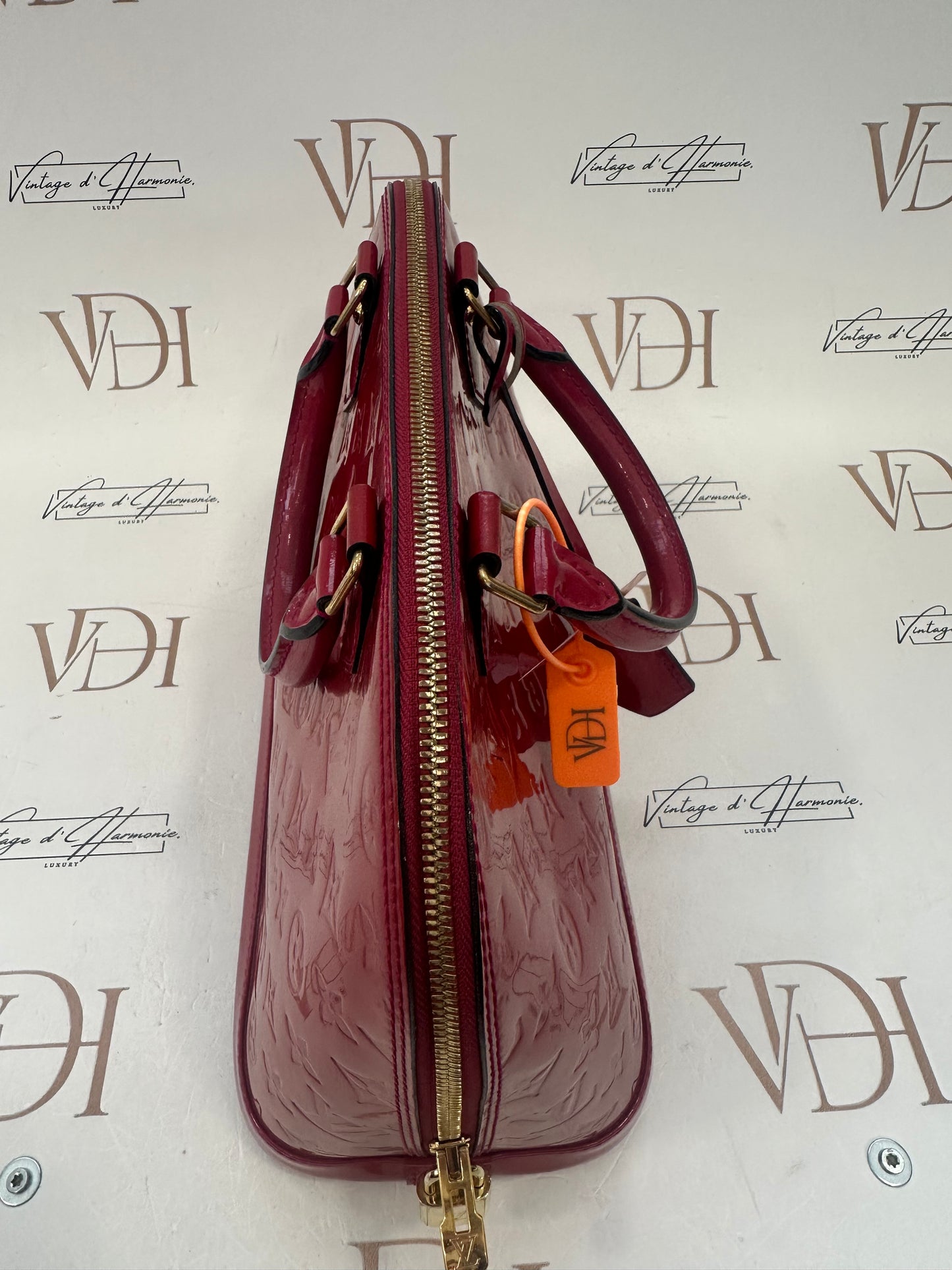 382863 - Louis Vuitton Alma Vernis Red
