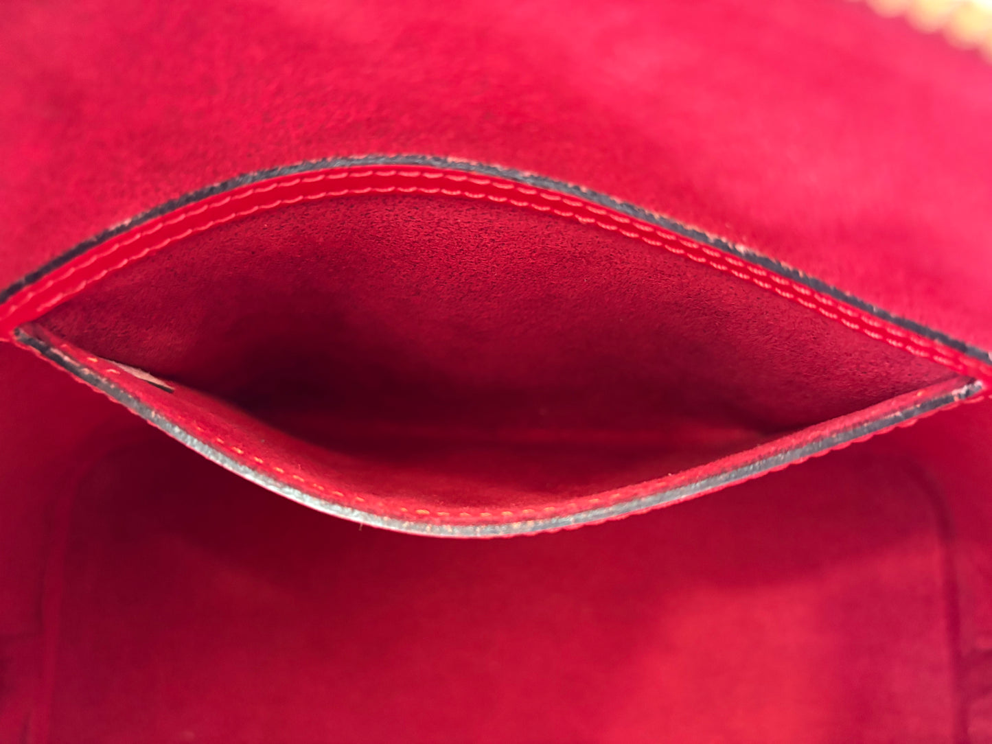 018899 - Louis Vuitton Alma Red Epi