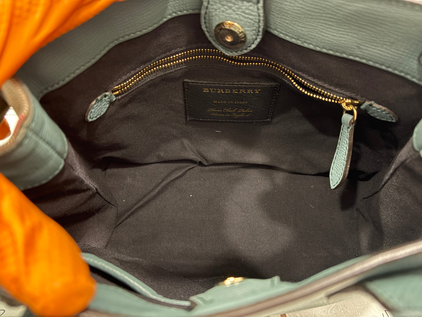 383289 - Burberry The Banner