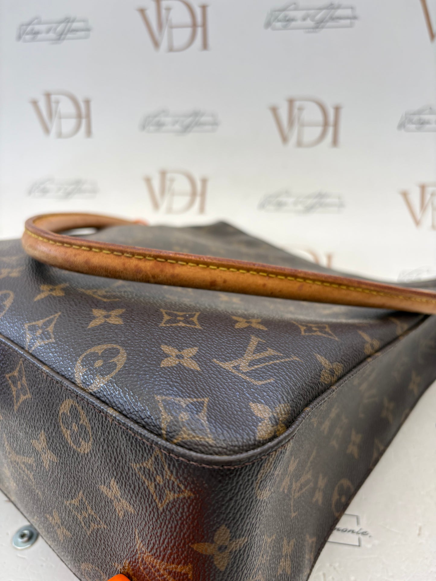 018147 - Louis Vuitton Looping