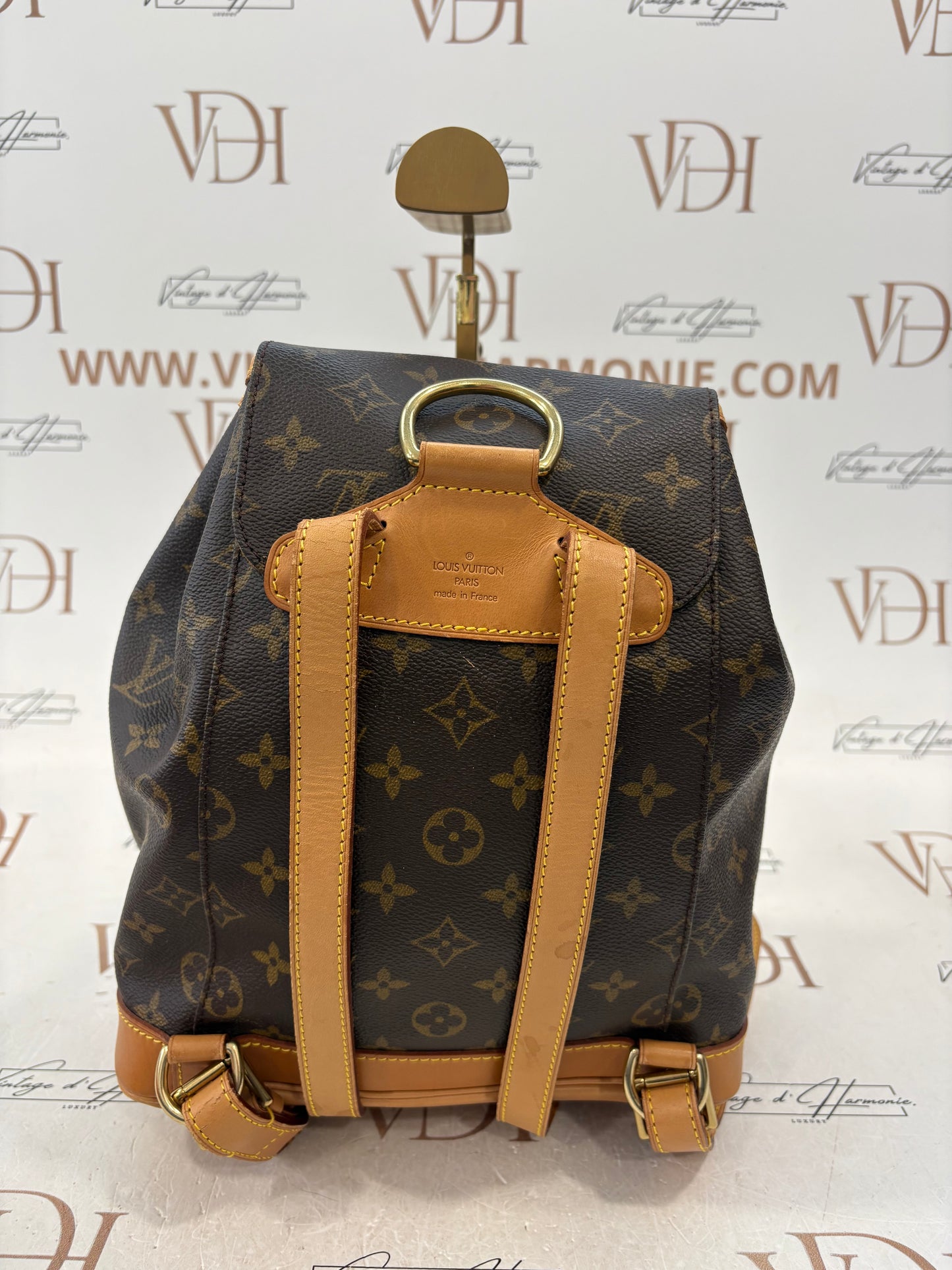 018531 - Louis Vuitton Montsouris MM