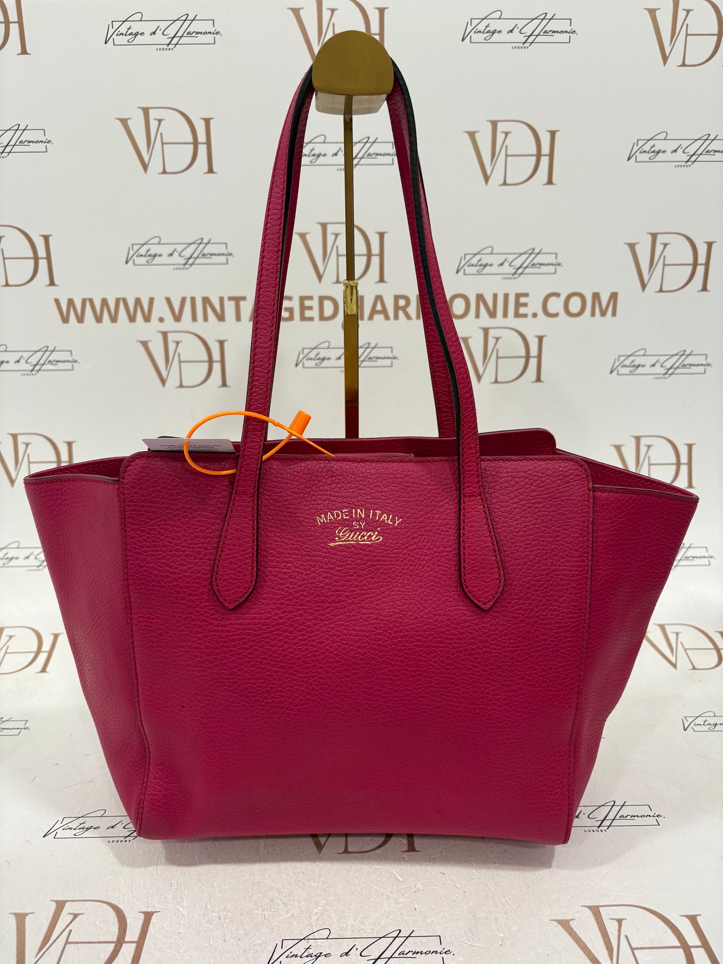 201590 - Gucci Swing