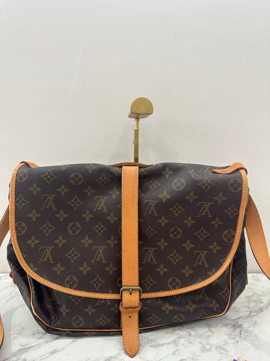 Louis Vuitton Saumur 35