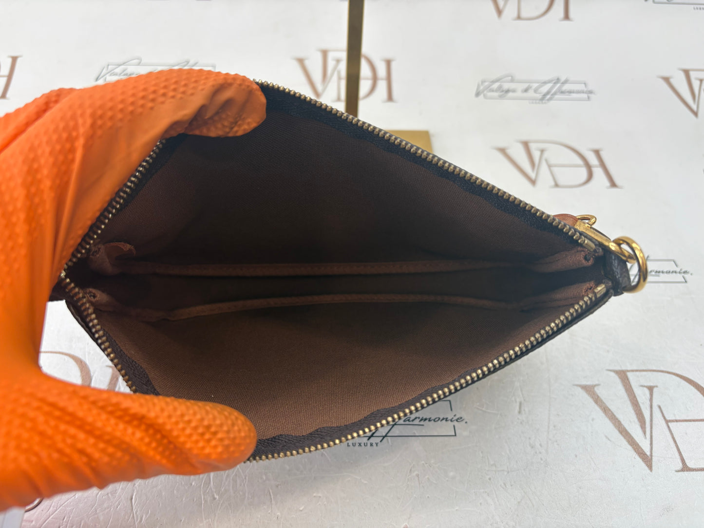 018635 - Louis Vuitton Pochette Accessoires