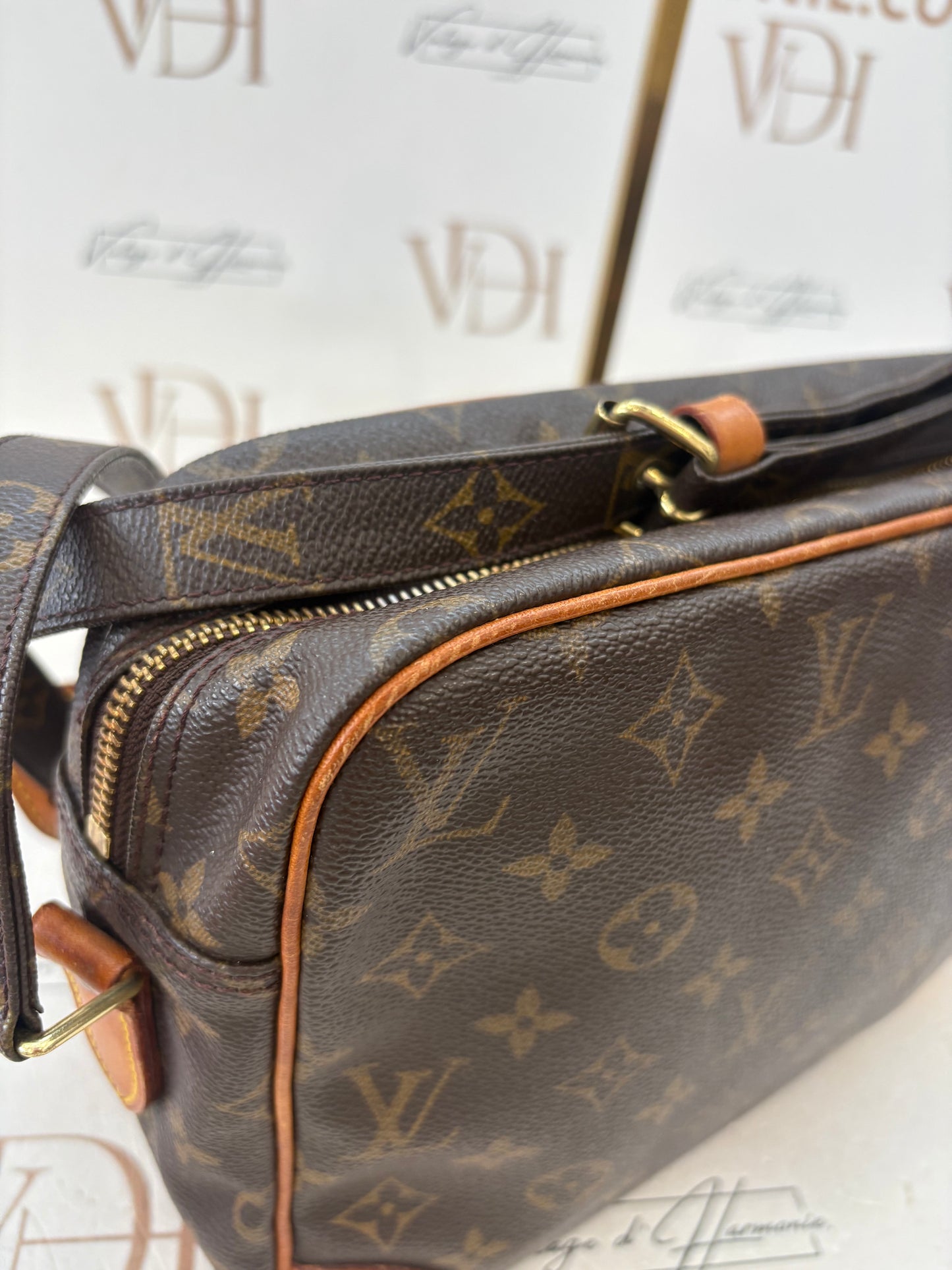 018525 - Louis Vuitton Nile